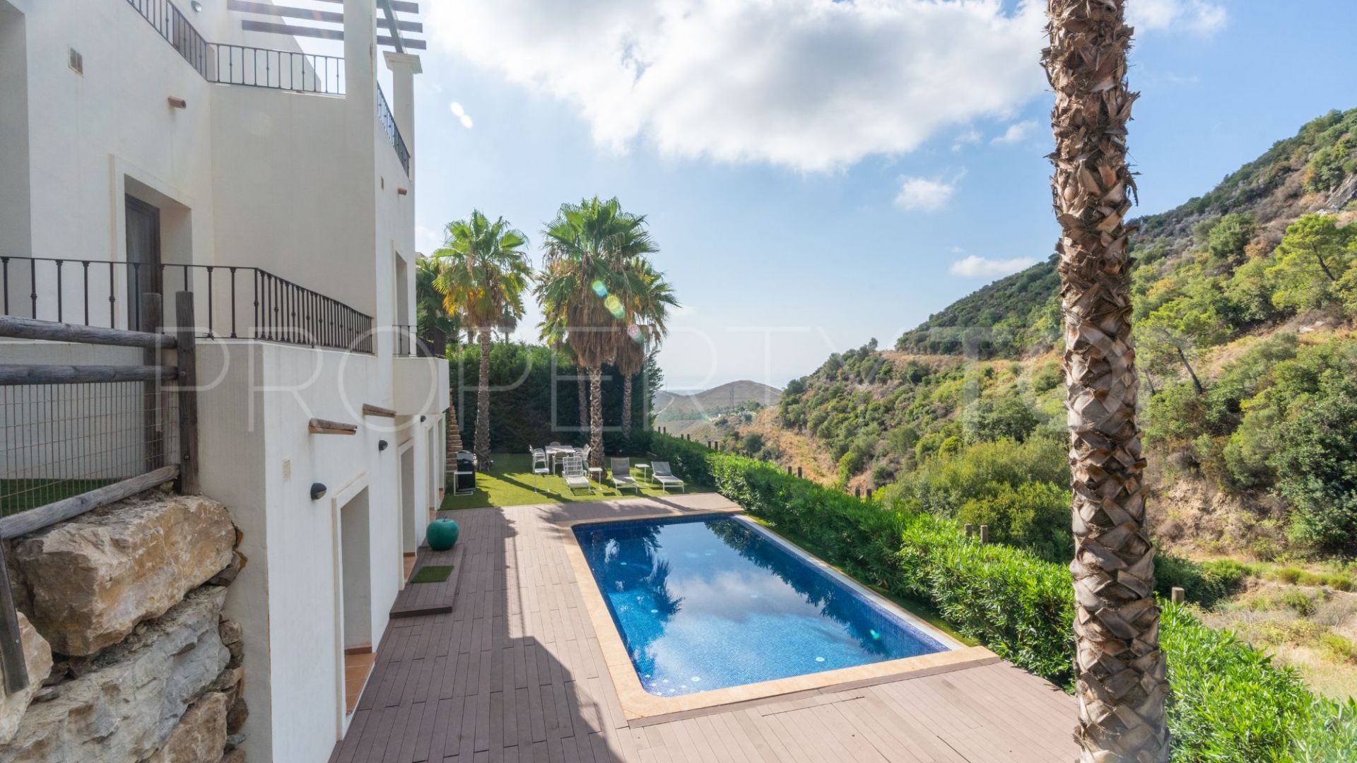 Villa en venta con 4 dormitorios en Benahavis