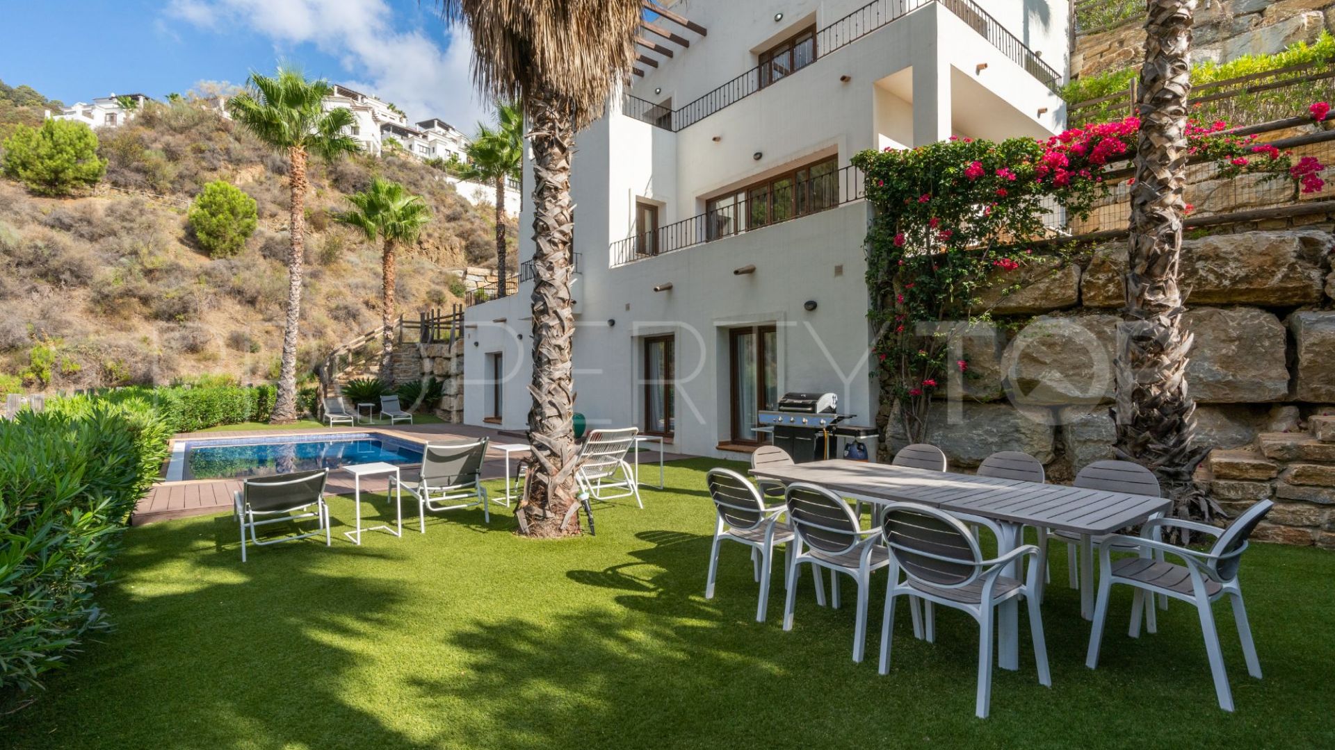 For sale villa in Benahavis with 4 bedrooms