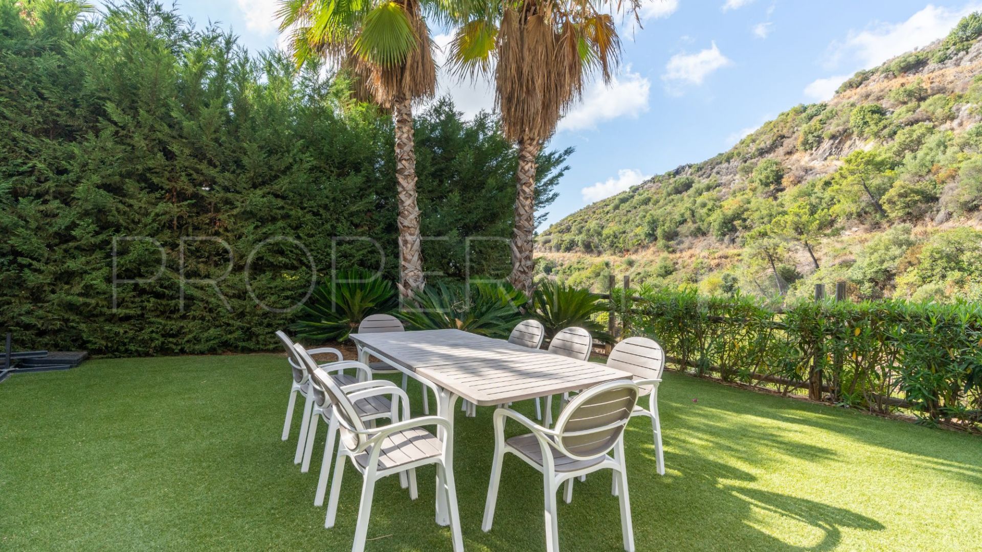 Villa en venta con 4 dormitorios en Benahavis