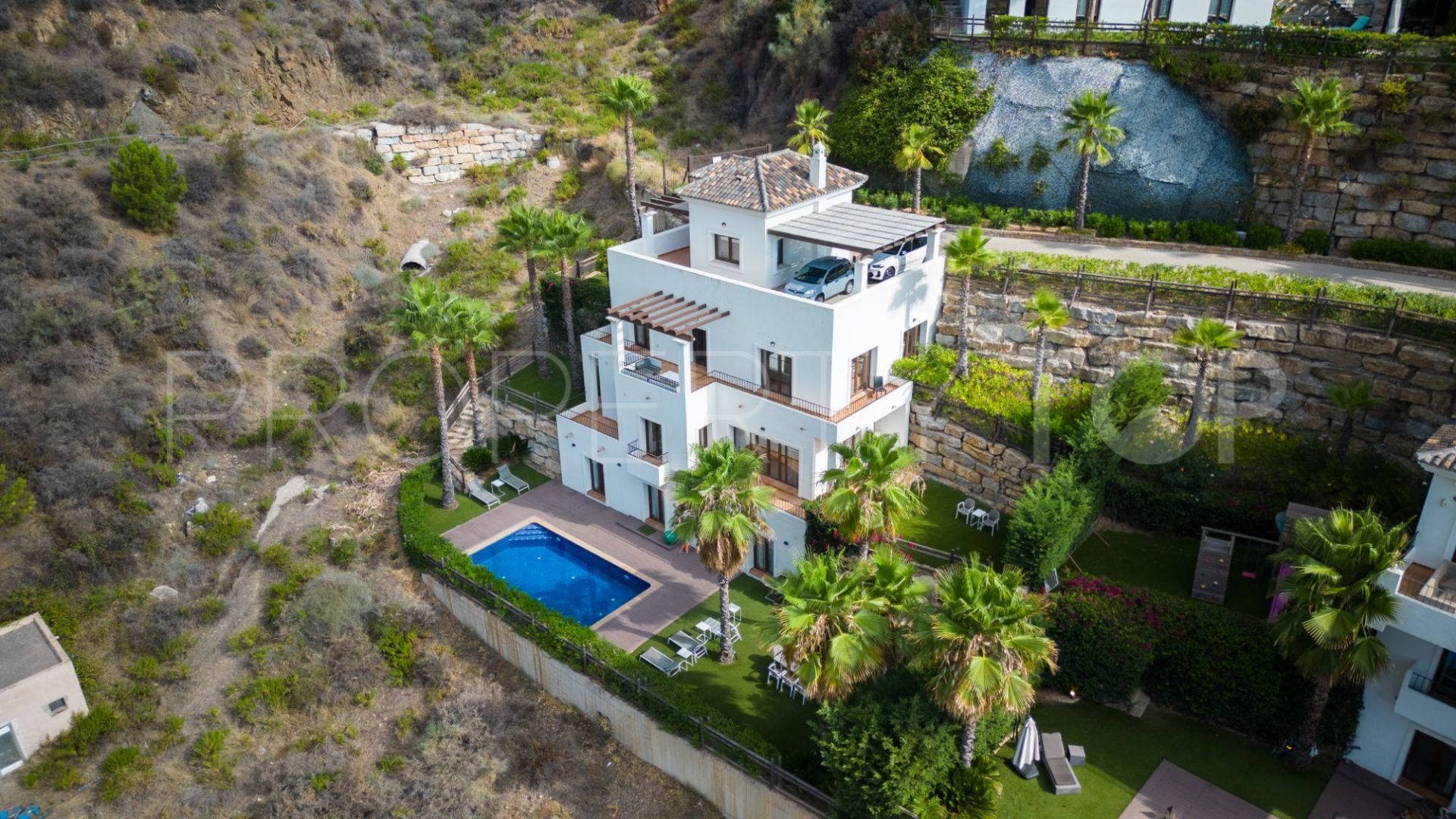 Villa en venta con 4 dormitorios en Benahavis