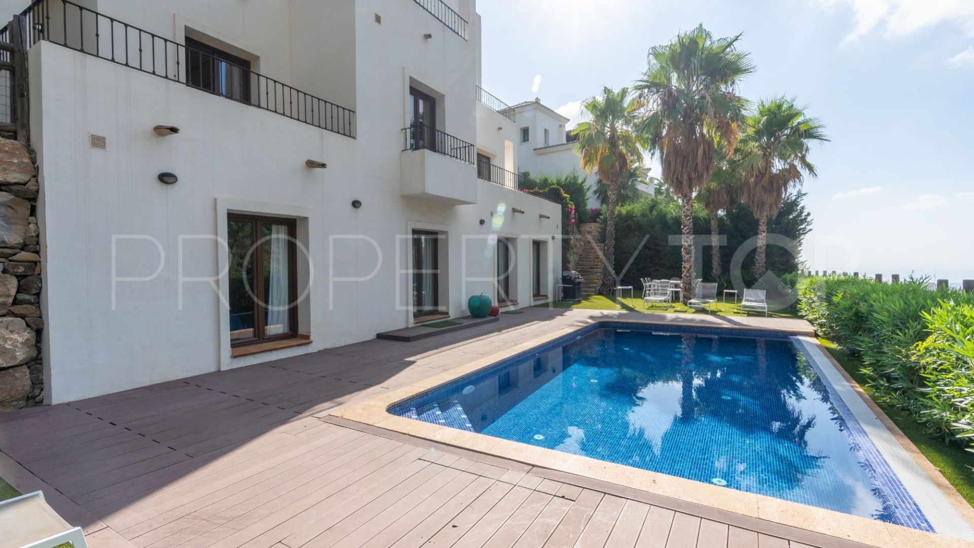 For sale villa in Benahavis with 4 bedrooms