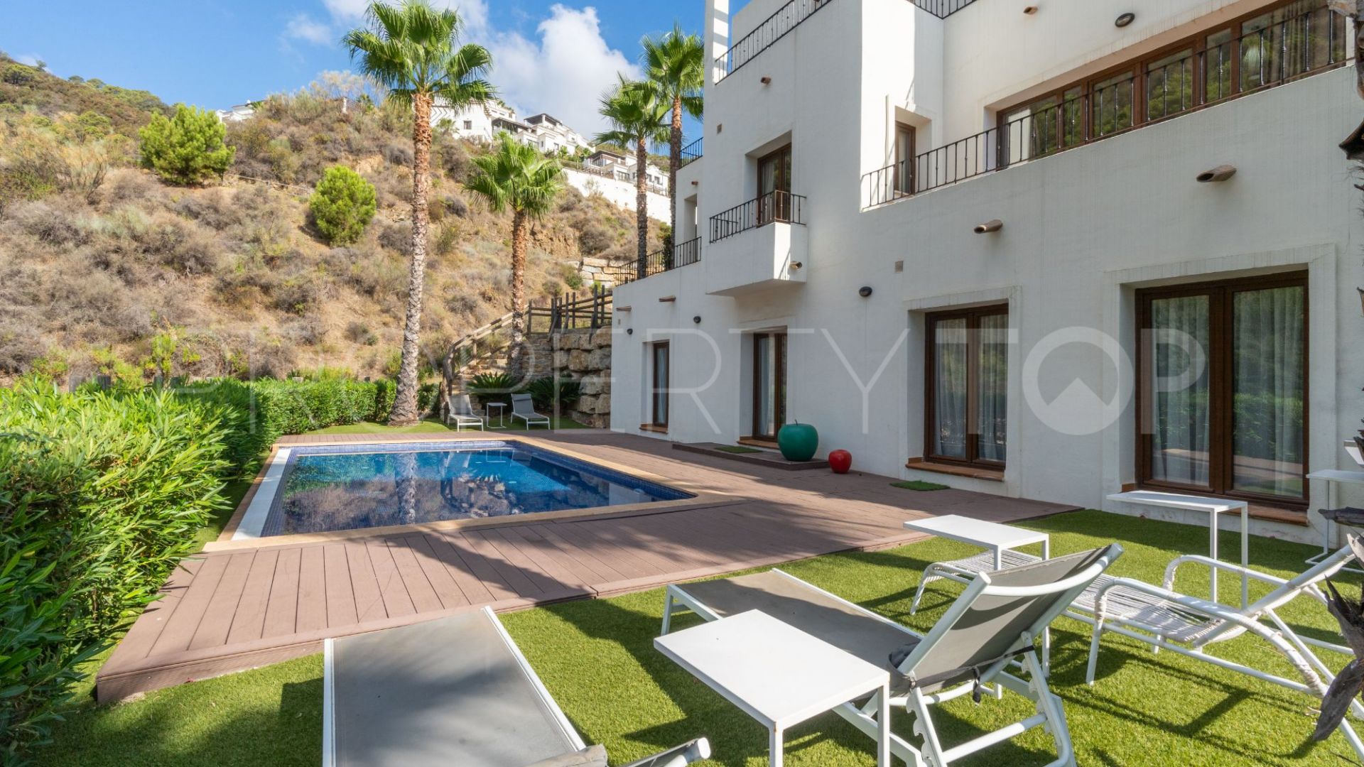 For sale villa in Benahavis with 4 bedrooms