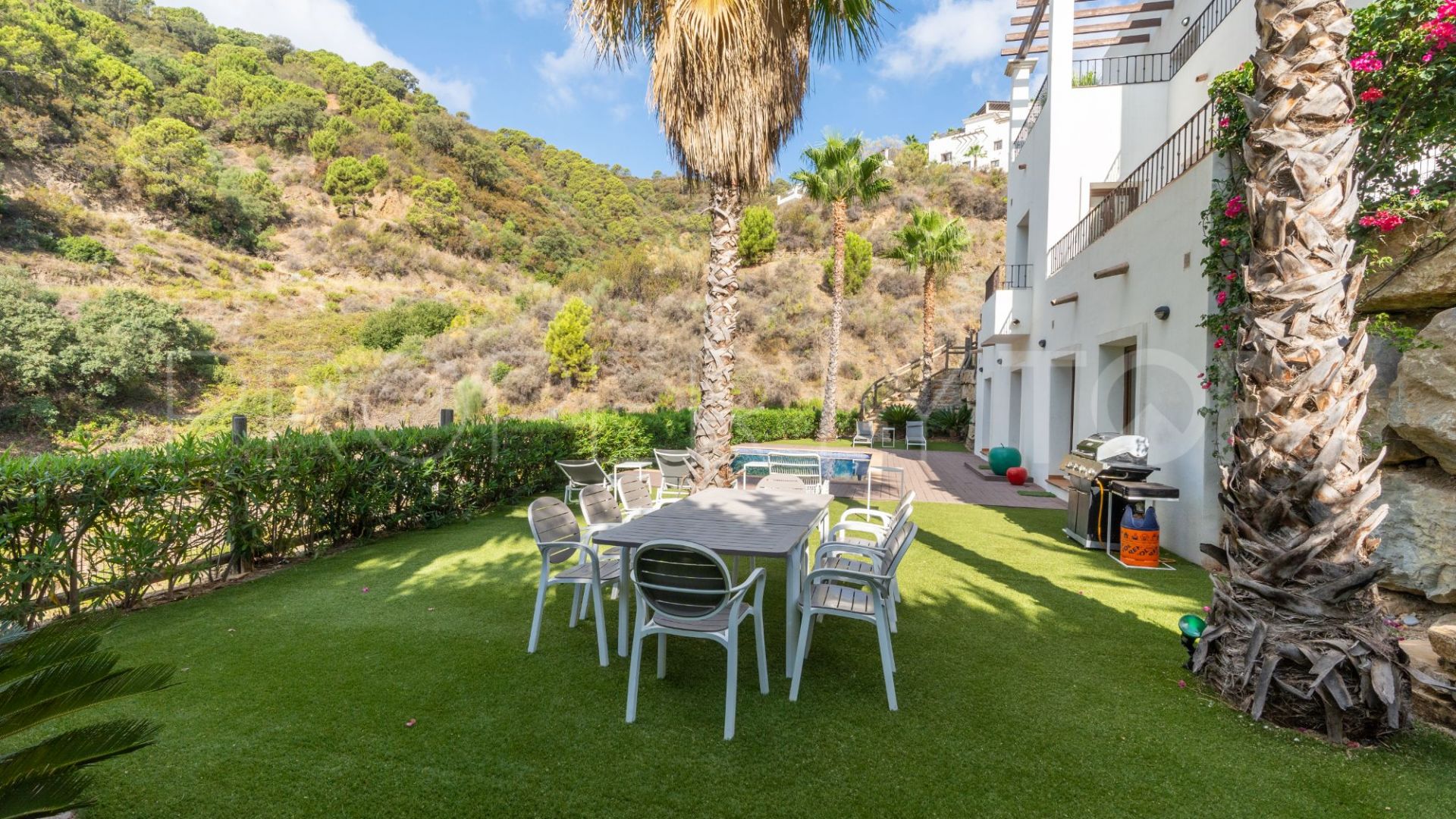 Villa en venta con 4 dormitorios en Benahavis