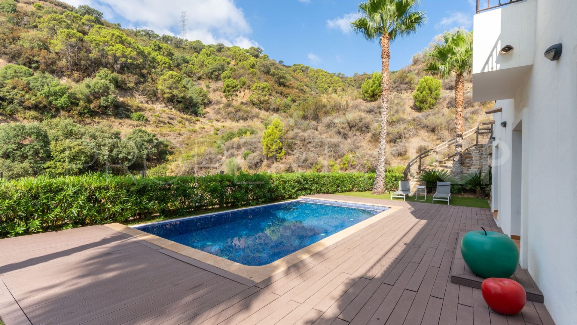 For sale villa in Benahavis with 4 bedrooms