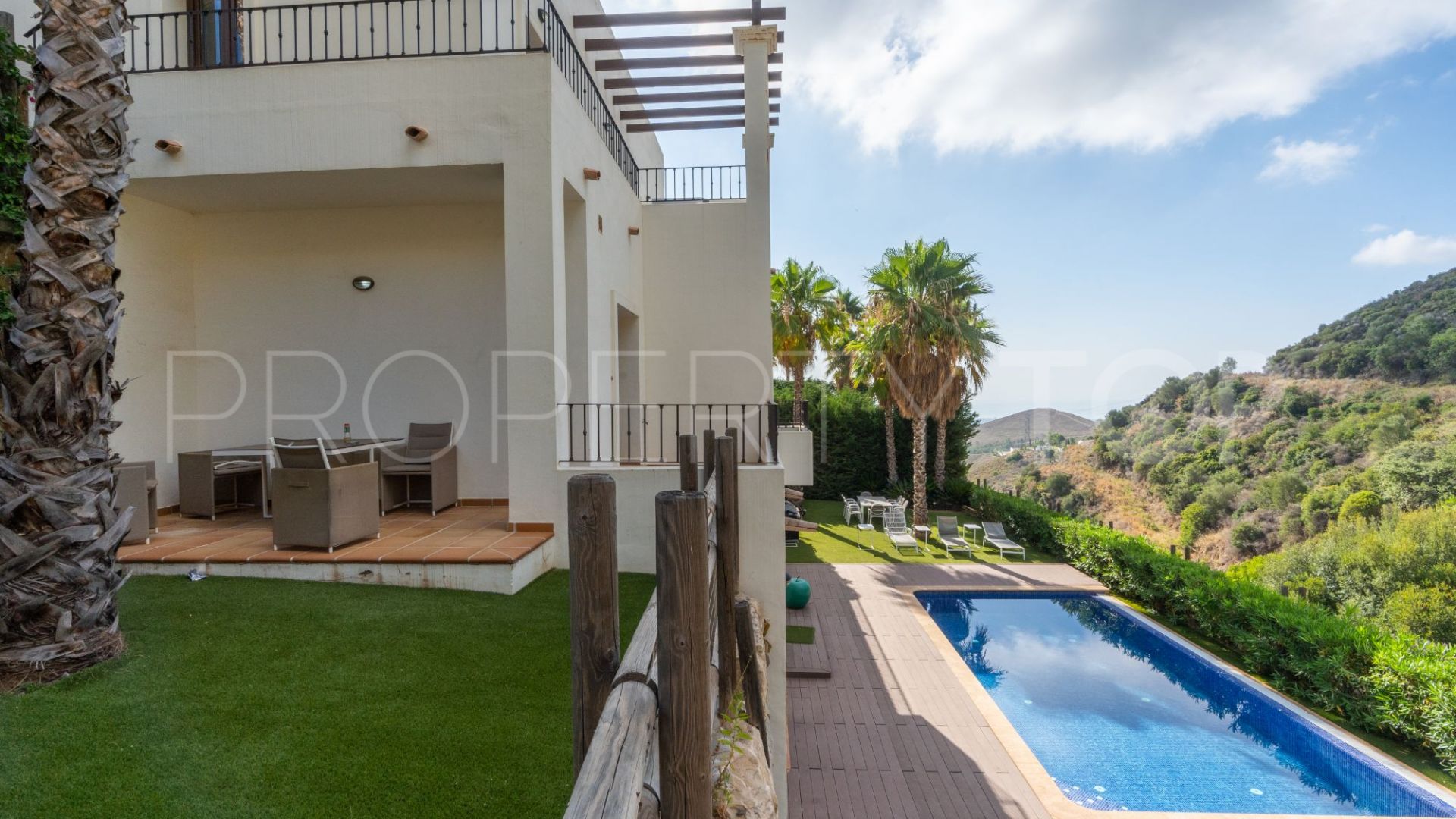 For sale villa in Benahavis with 4 bedrooms