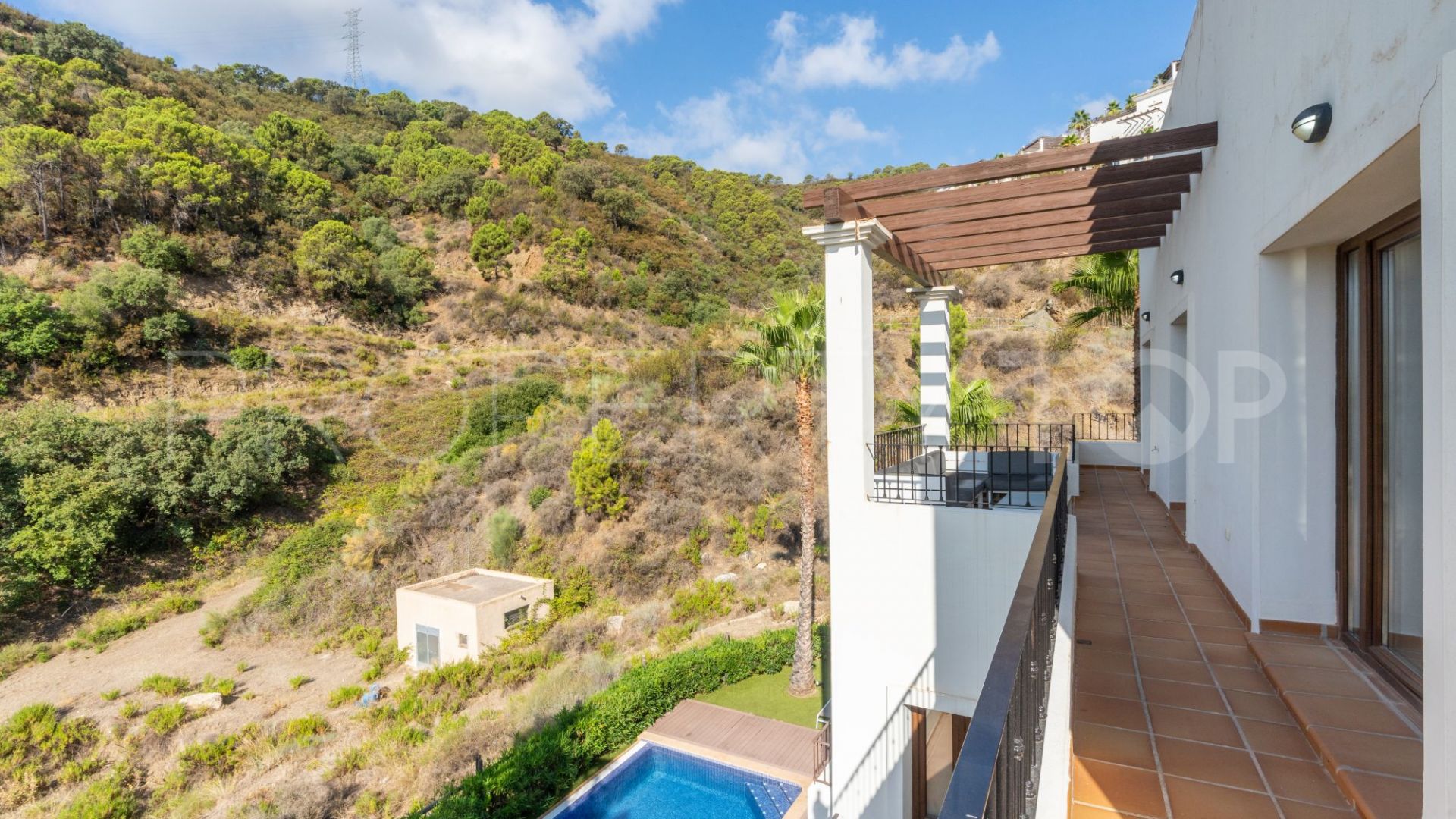 For sale villa in Benahavis with 4 bedrooms