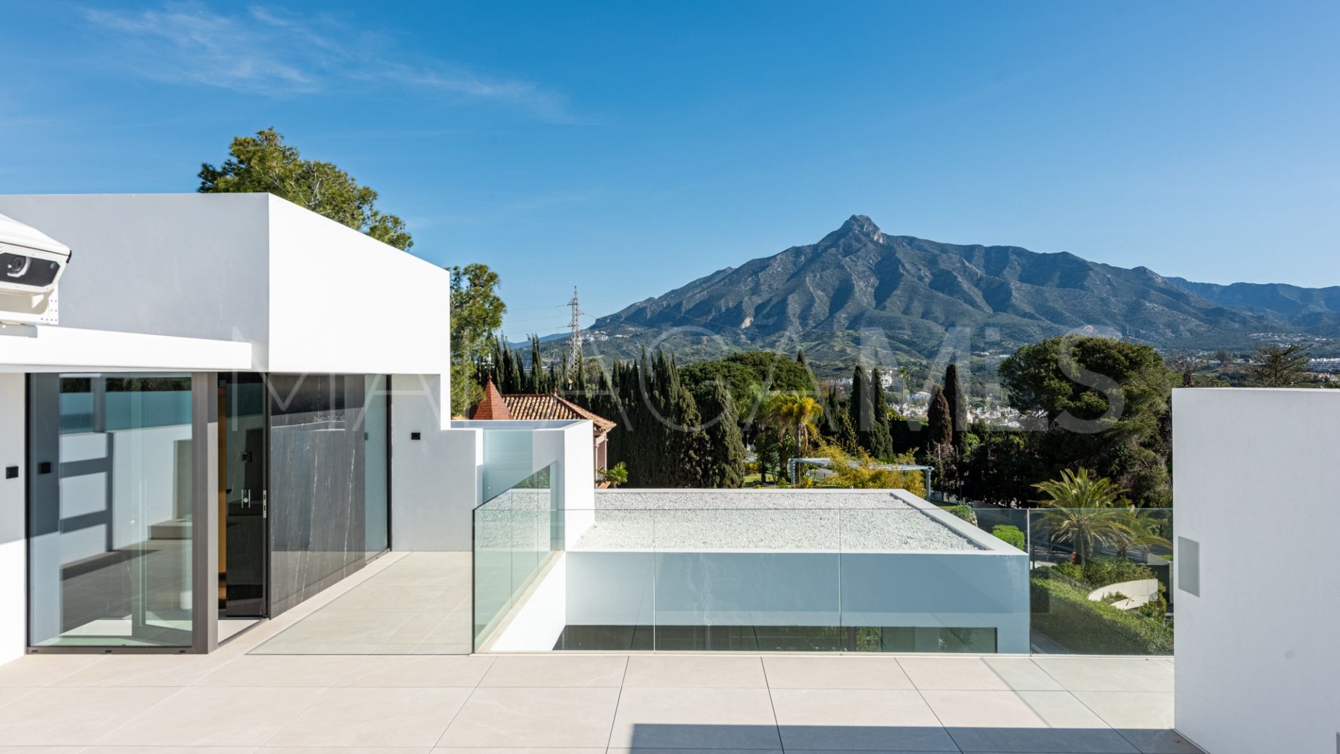3 bedrooms semi detached villa in Nueva Andalucia for sale