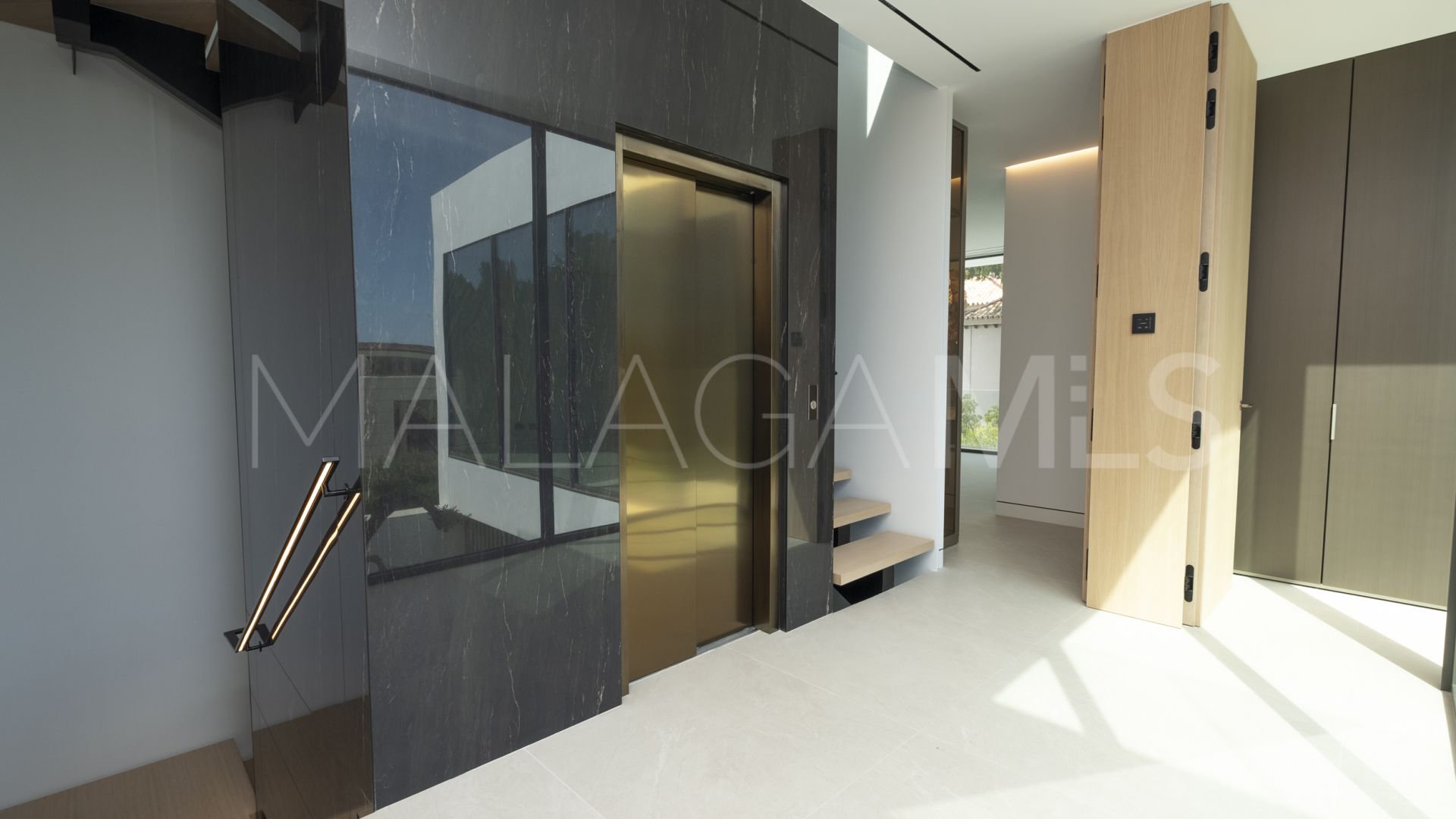 3 bedrooms semi detached villa in Nueva Andalucia for sale