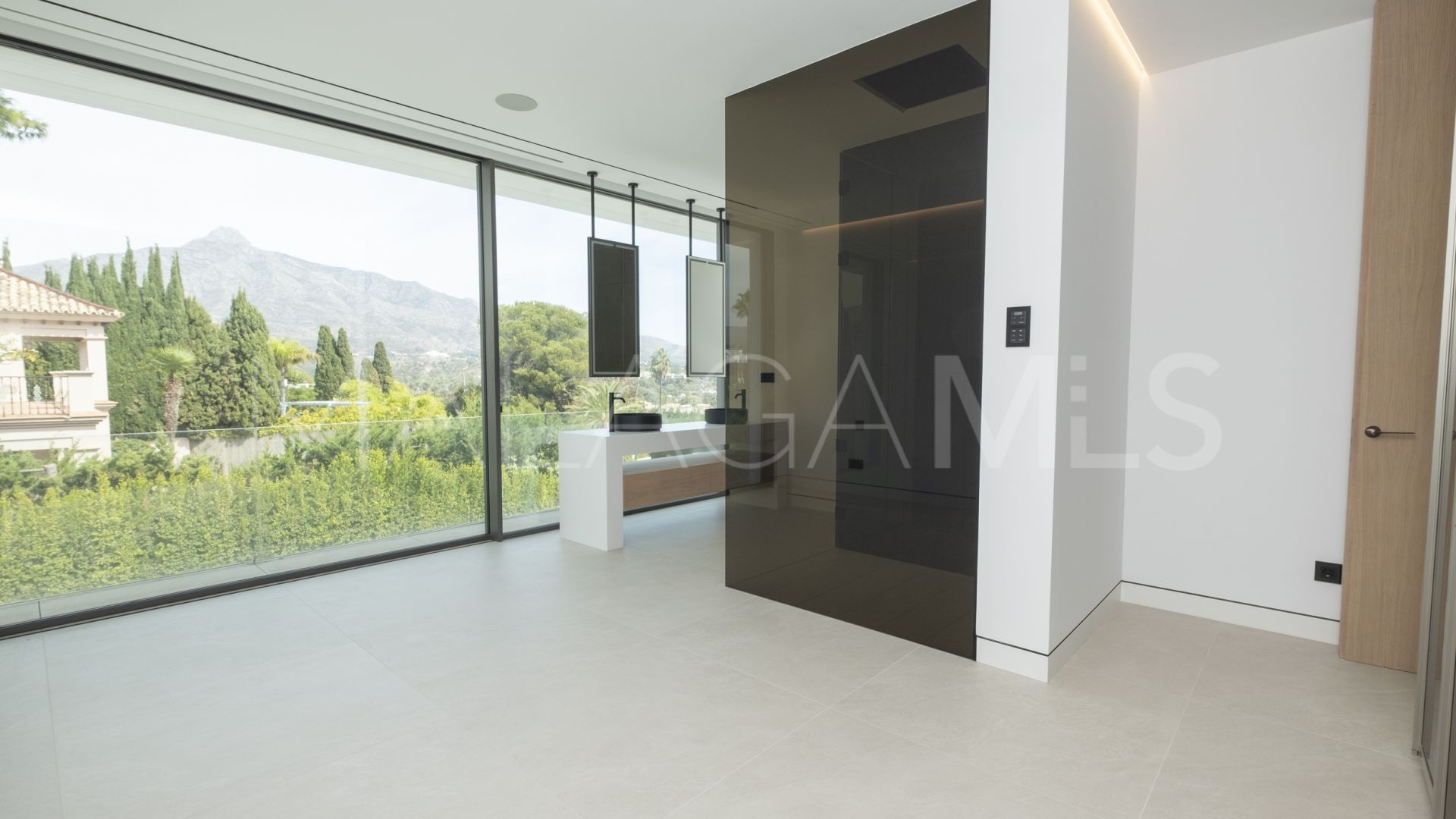 3 bedrooms semi detached villa in Nueva Andalucia for sale