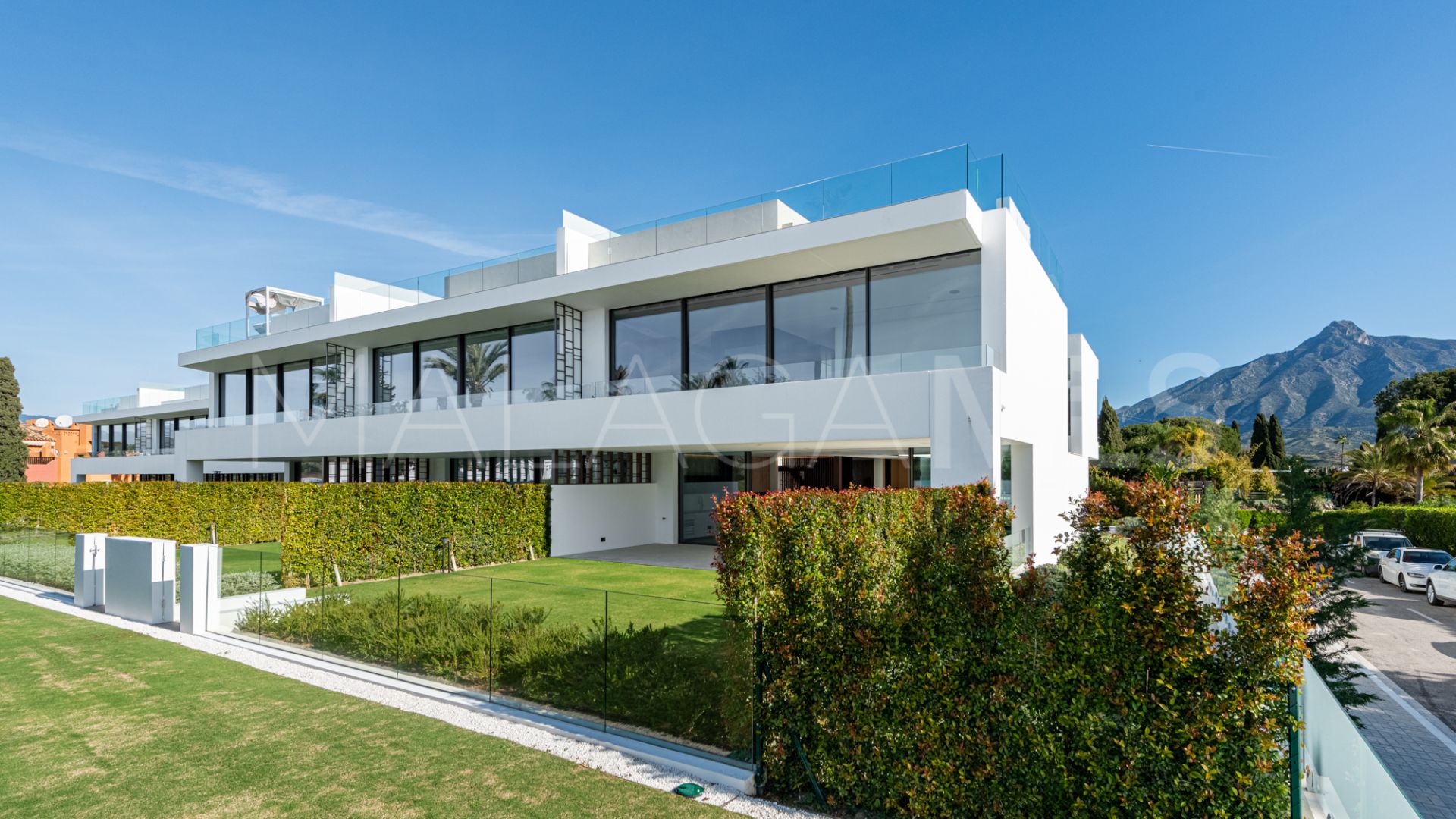 3 bedrooms semi detached villa in Nueva Andalucia for sale