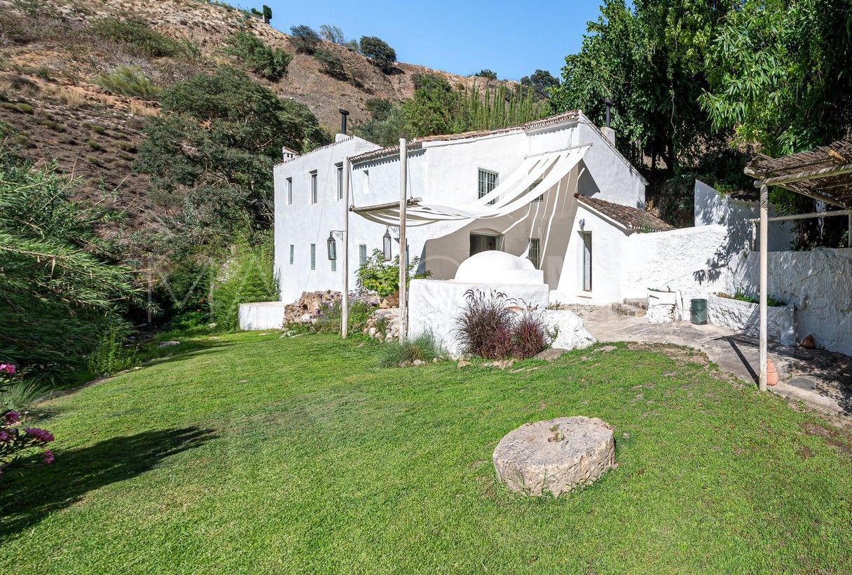 For sale finca with 4 bedrooms in Coin