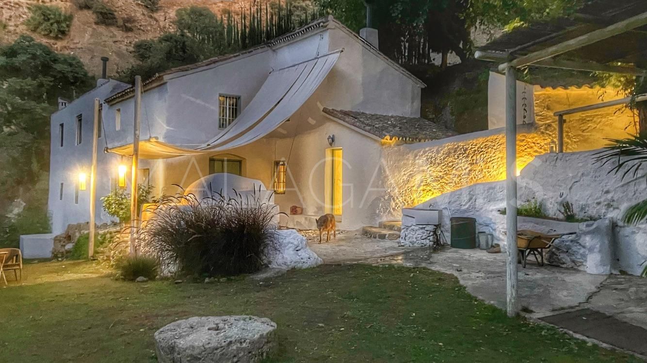 For sale finca with 4 bedrooms in Coin