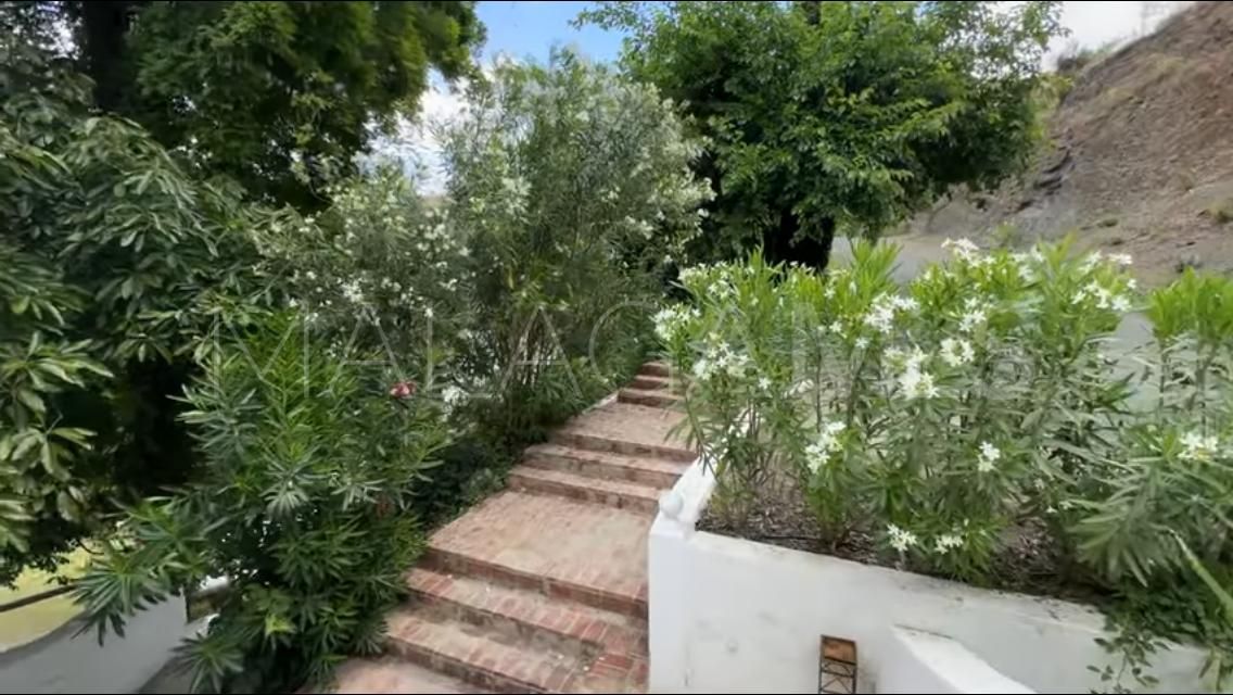 For sale finca with 4 bedrooms in Coin