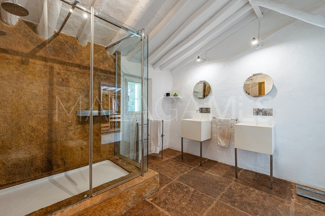 For sale finca with 4 bedrooms in Coin