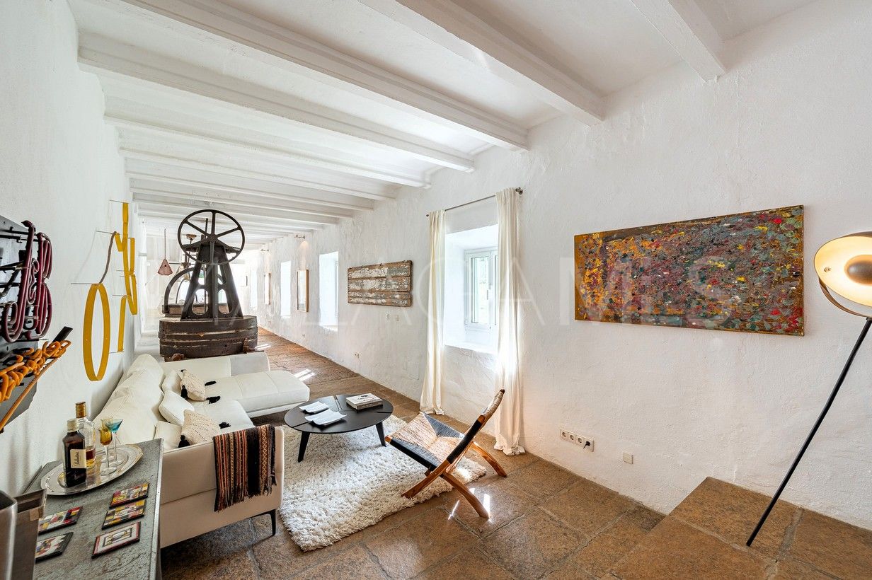 For sale finca with 4 bedrooms in Coin