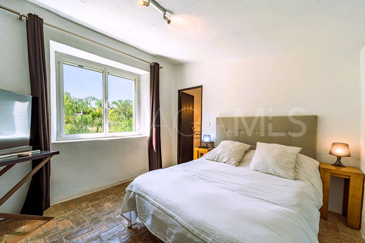 For sale finca with 4 bedrooms in Coin