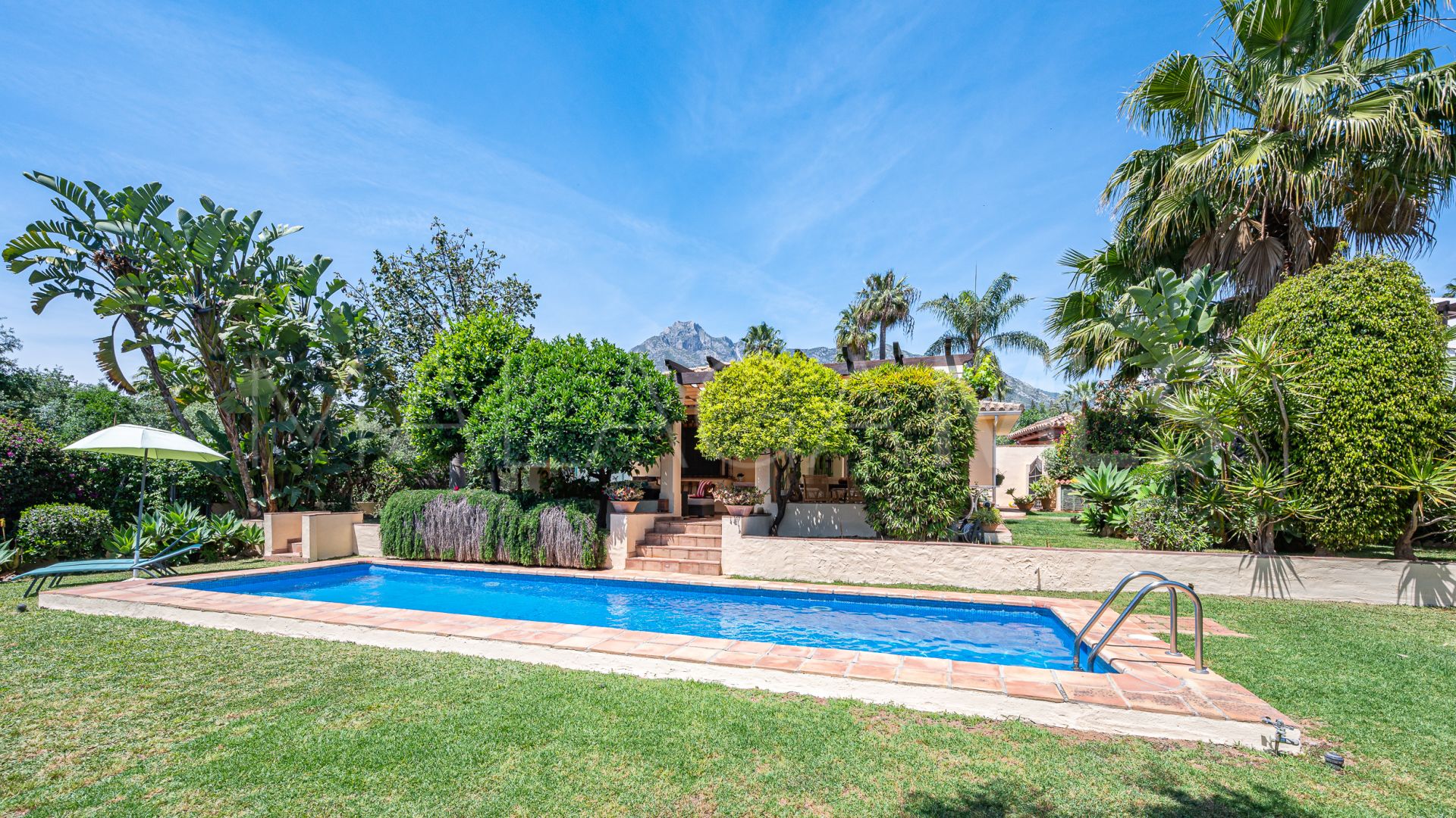 Villa for sale in Nagüeles