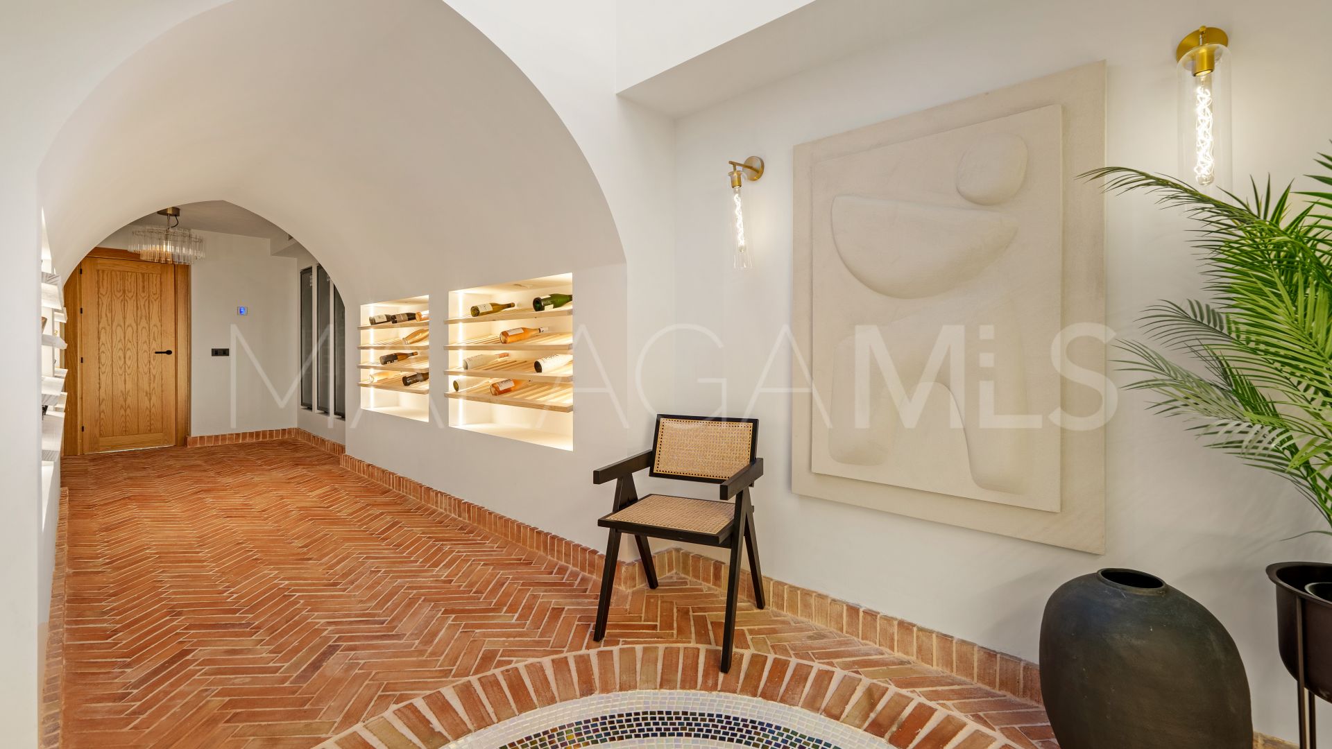 Buy villa in Nueva Andalucia with 6 bedrooms