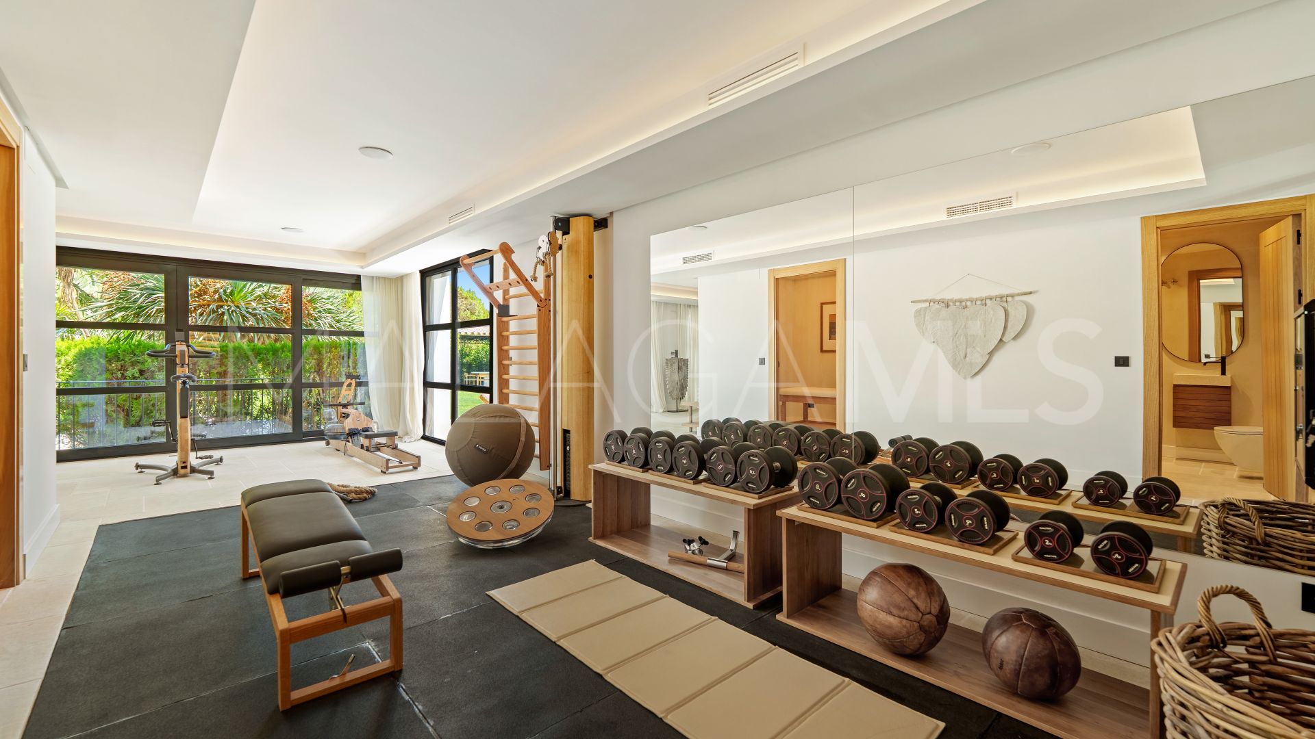 Buy villa in Nueva Andalucia with 6 bedrooms