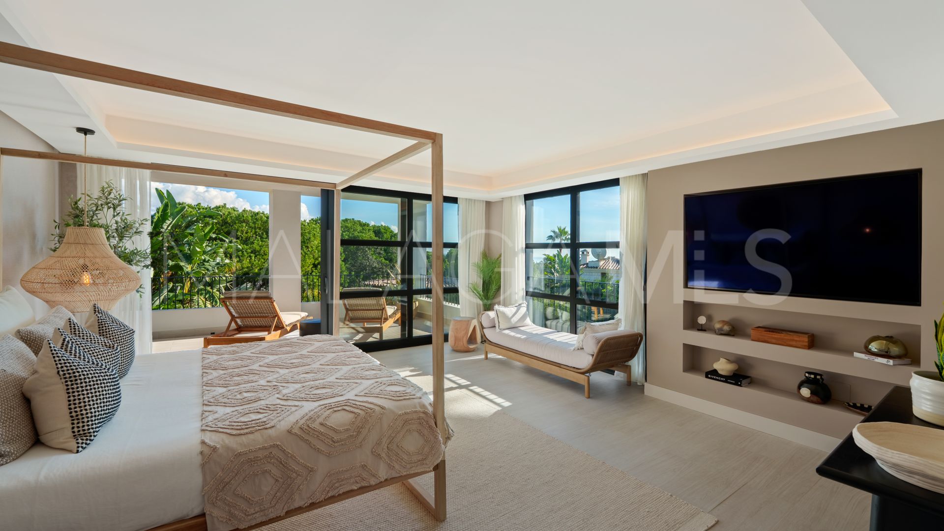 Buy villa in Nueva Andalucia with 6 bedrooms
