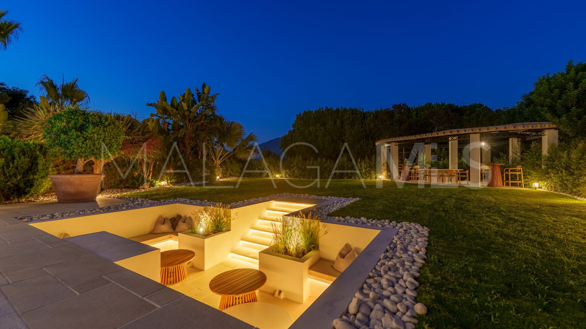 Buy villa in Nueva Andalucia with 6 bedrooms