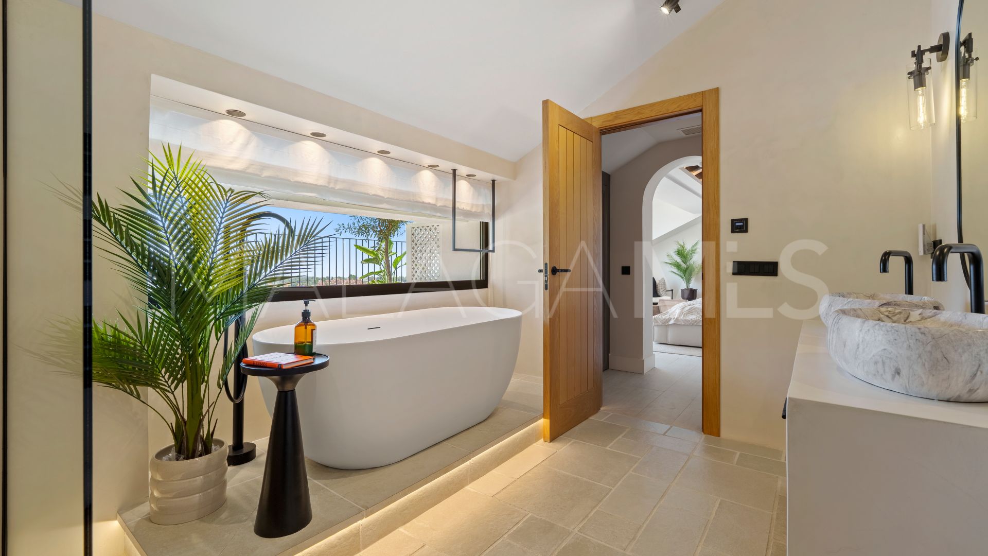 Buy villa in Nueva Andalucia with 6 bedrooms