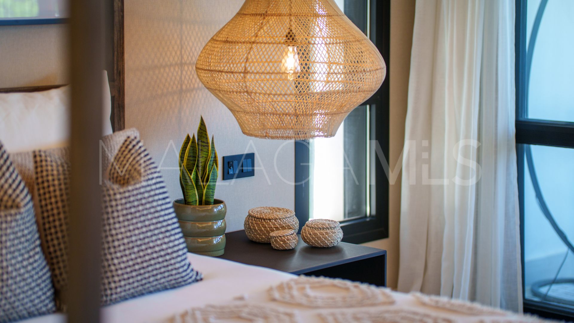 Buy villa in Nueva Andalucia with 6 bedrooms