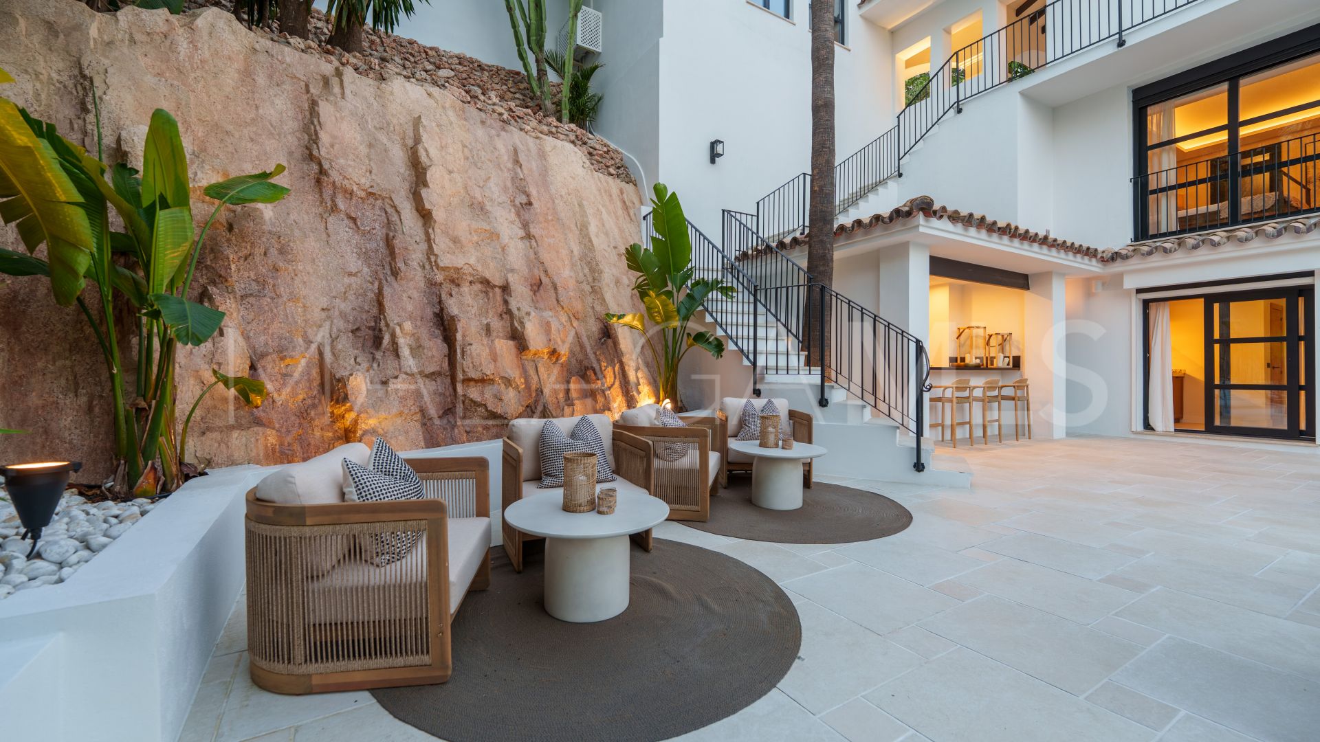 Buy villa in Nueva Andalucia with 6 bedrooms