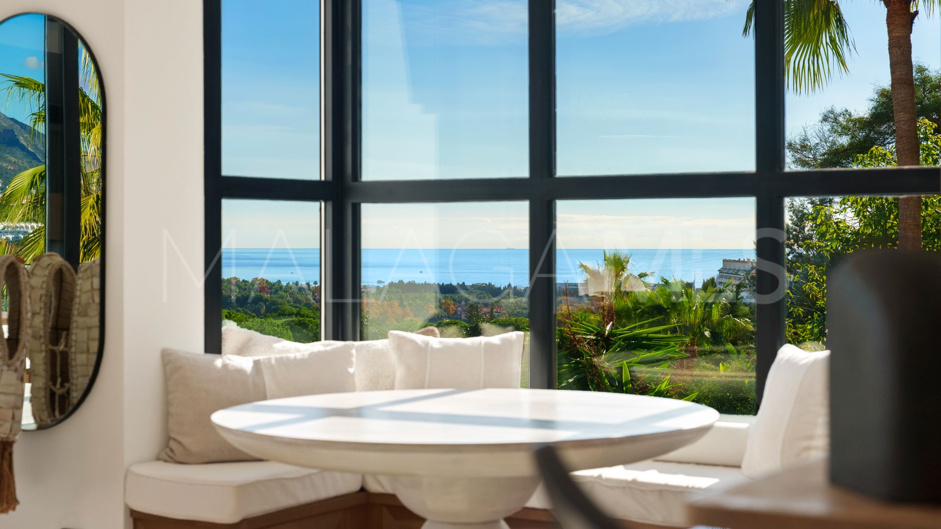 Buy villa in Nueva Andalucia with 6 bedrooms