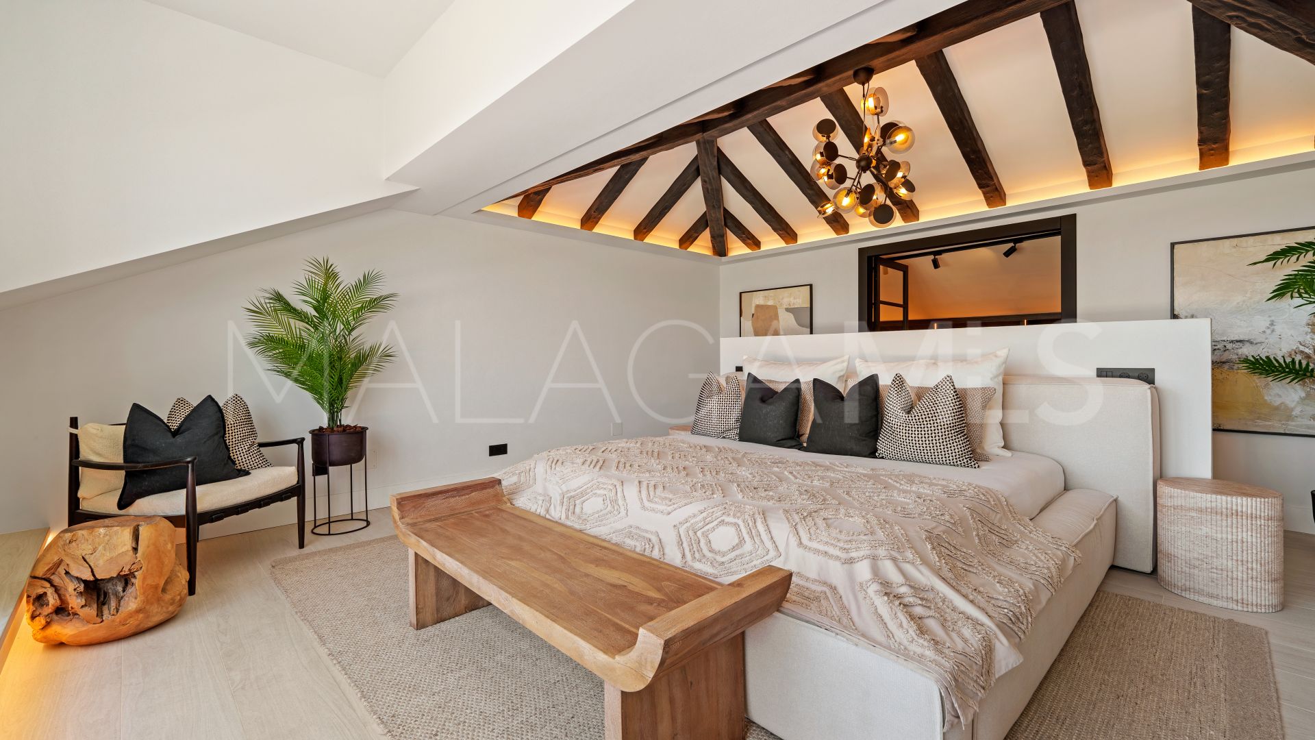 Buy villa in Nueva Andalucia with 6 bedrooms