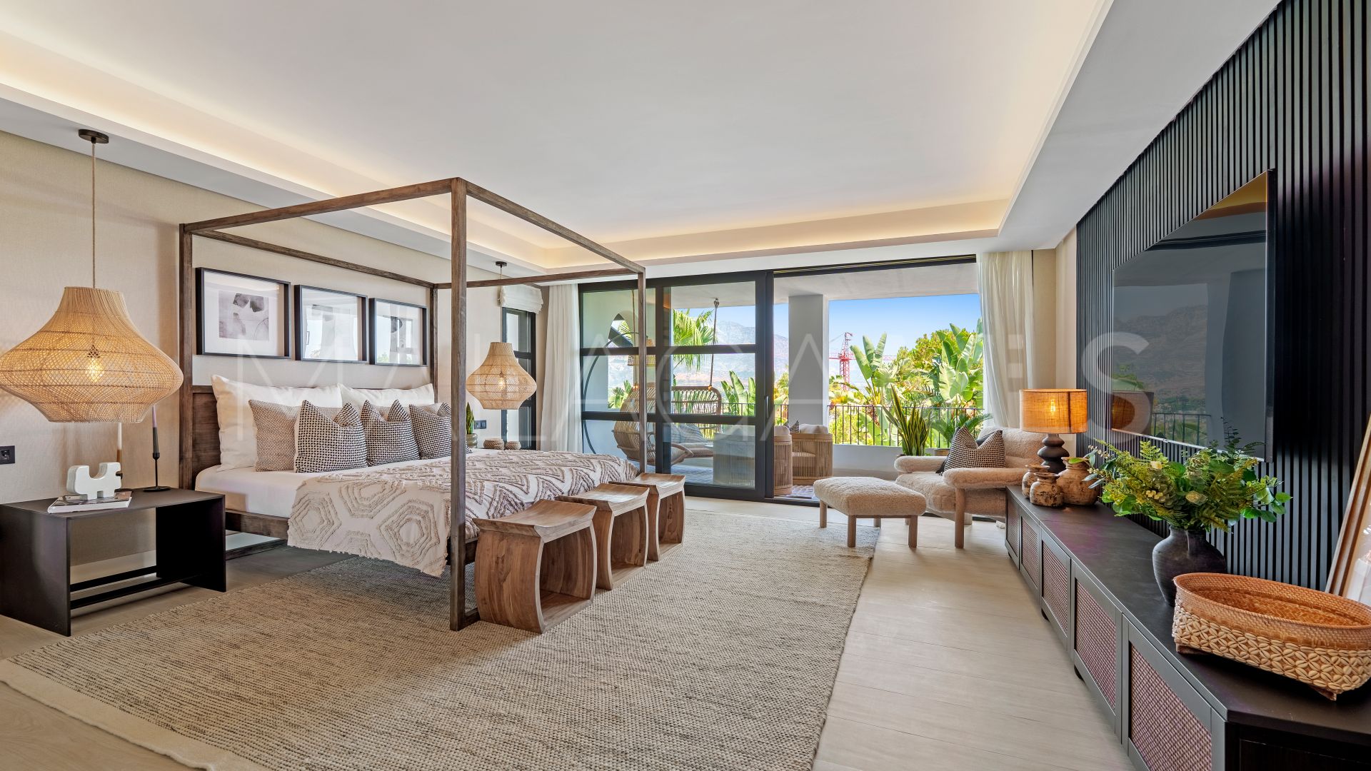 Buy villa in Nueva Andalucia with 6 bedrooms