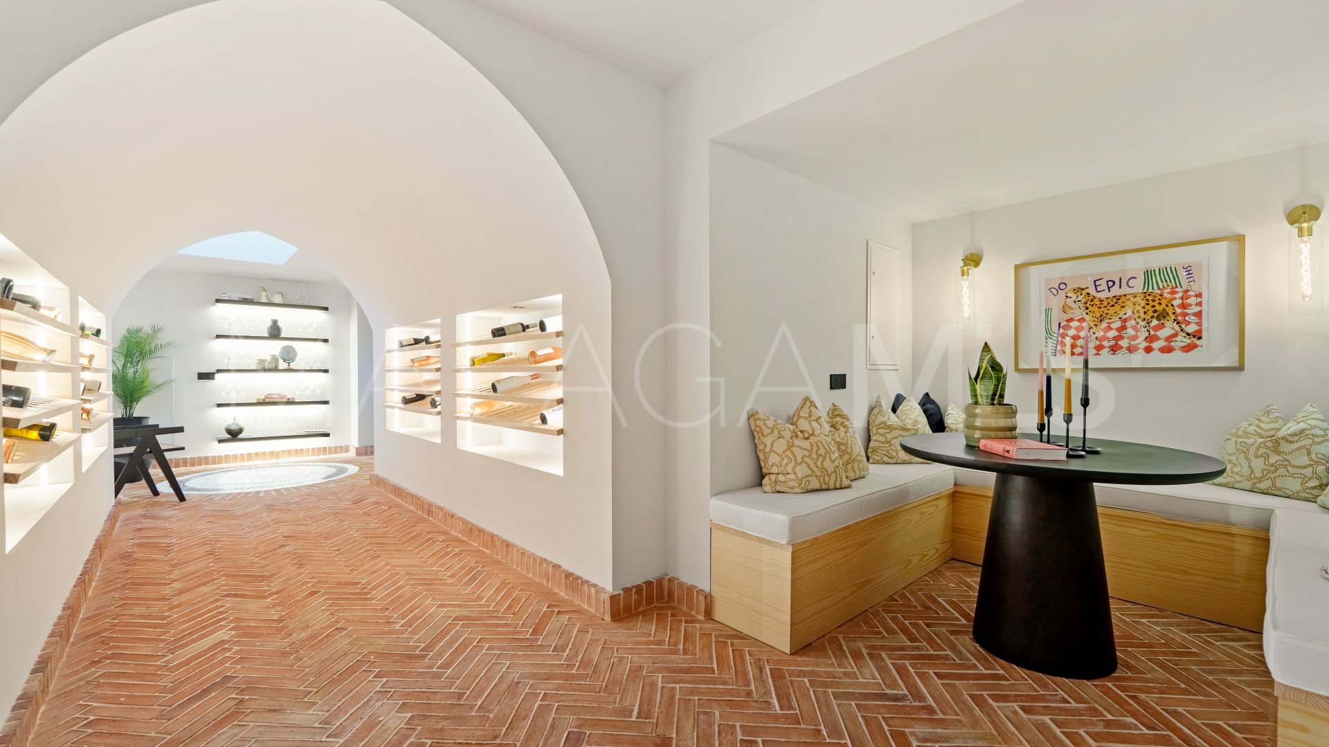 Buy villa in Nueva Andalucia with 6 bedrooms