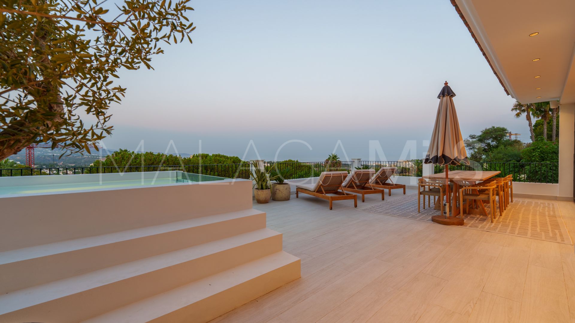 Buy villa in Nueva Andalucia with 6 bedrooms