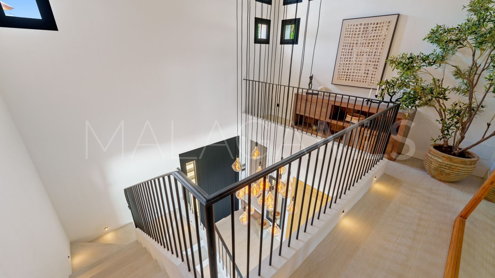 Buy villa in Nueva Andalucia with 6 bedrooms