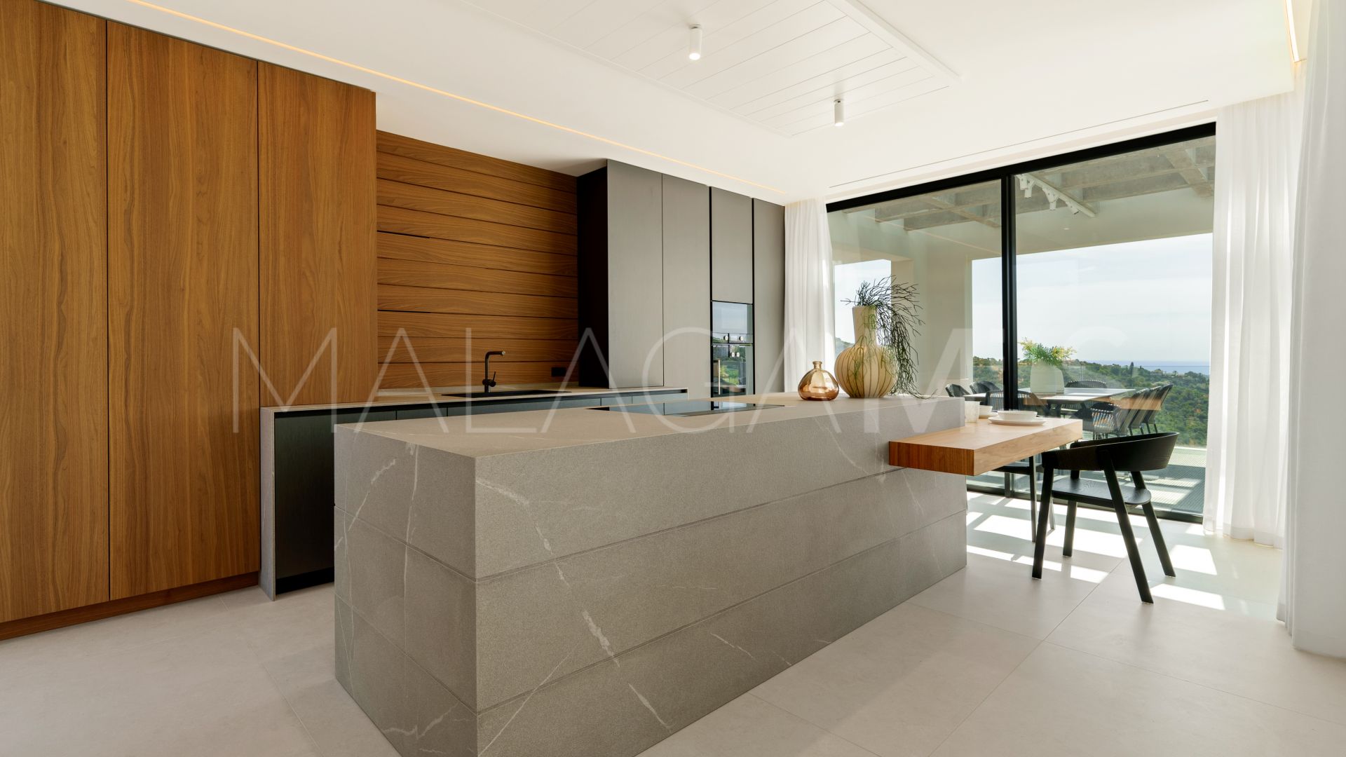 Villa for sale in Benahavis