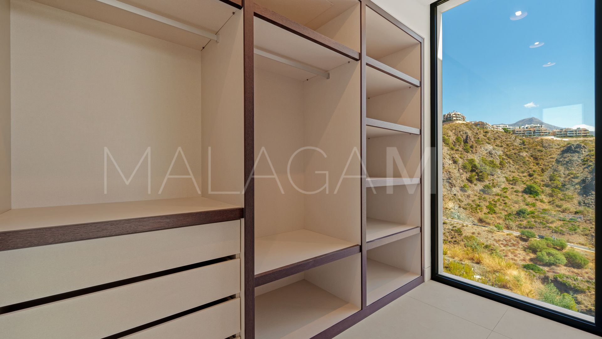 Villa for sale in Benahavis