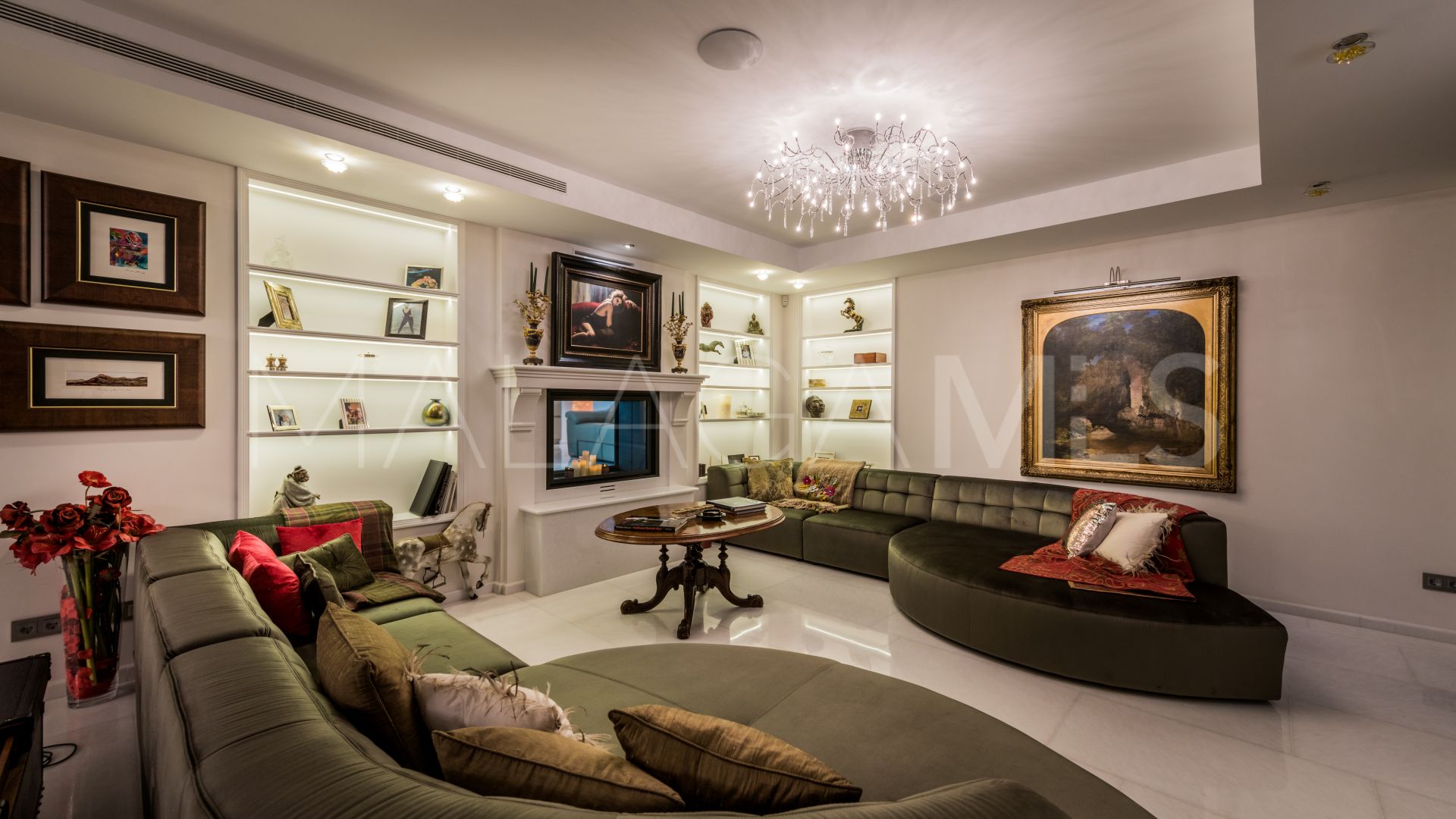 For sale villa in Nueva Andalucia