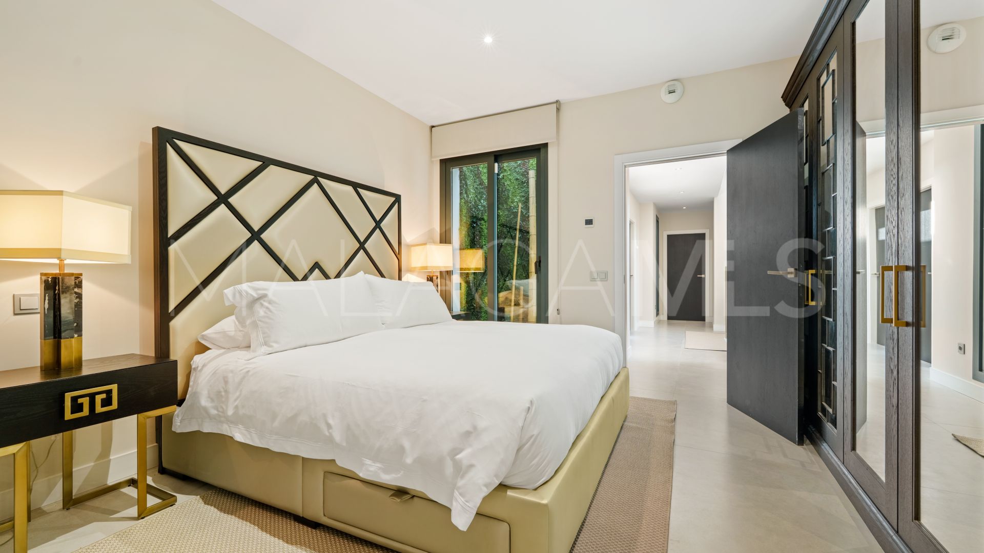 Villa for sale in Benahavis