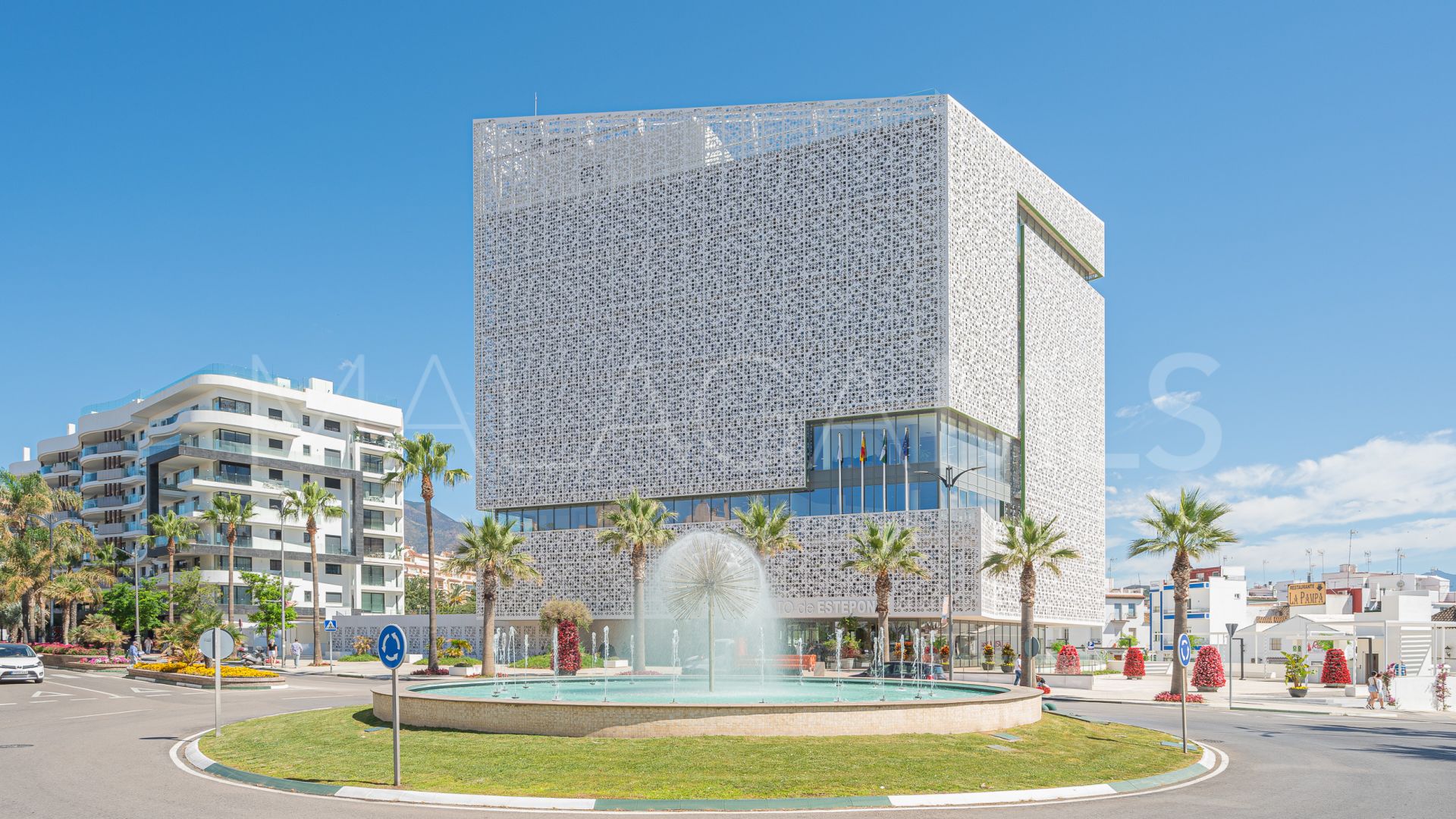 For sale Estepona Town 2 bedrooms apartment