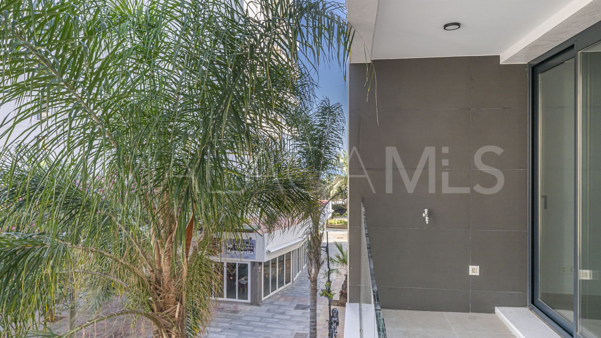 For sale Estepona Town 2 bedrooms apartment