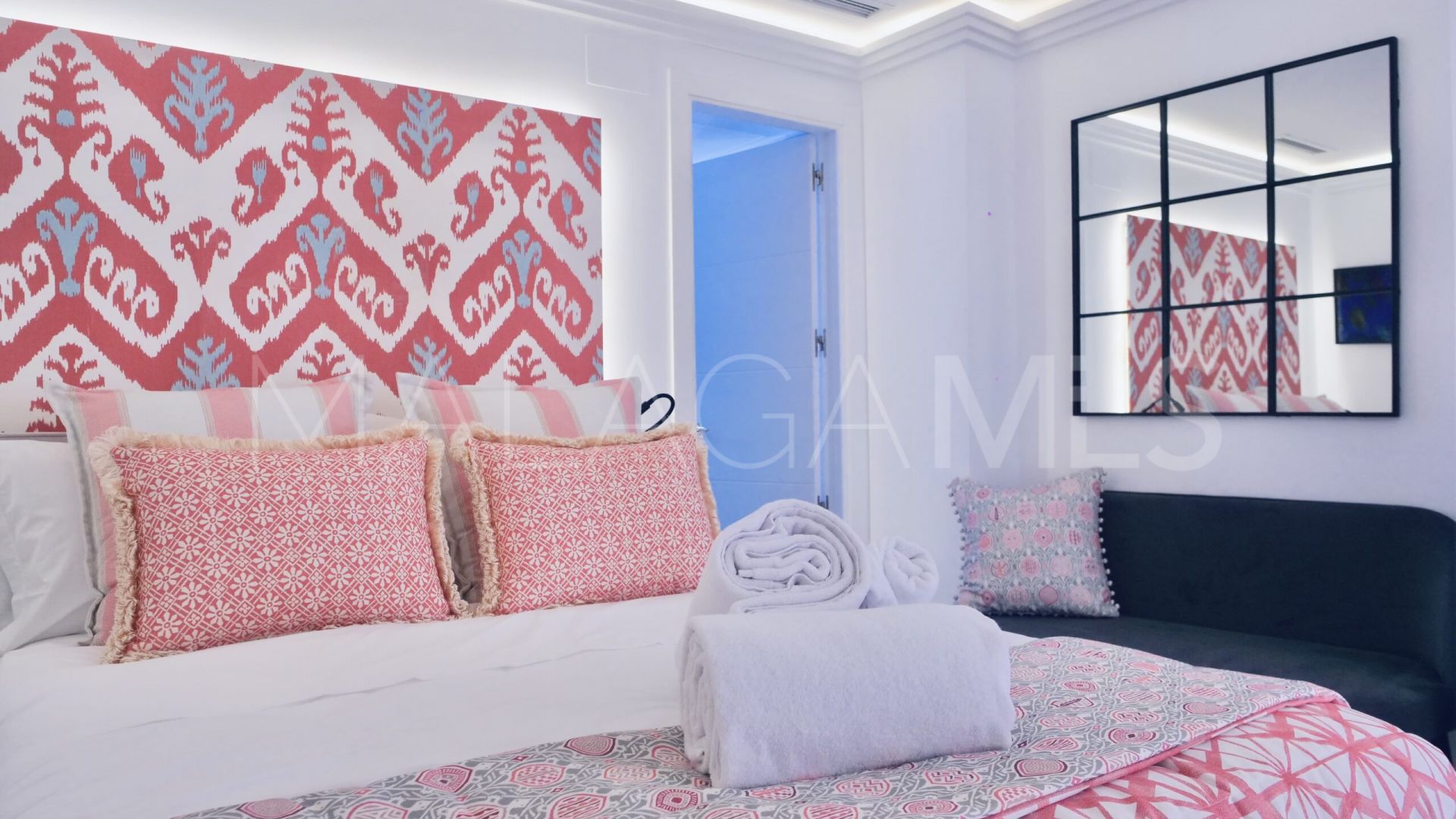 Hotel for sale in Marbella Goldene Meile