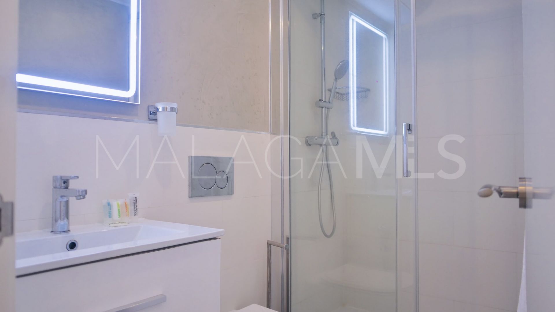 Hotel for sale in Marbella Goldene Meile