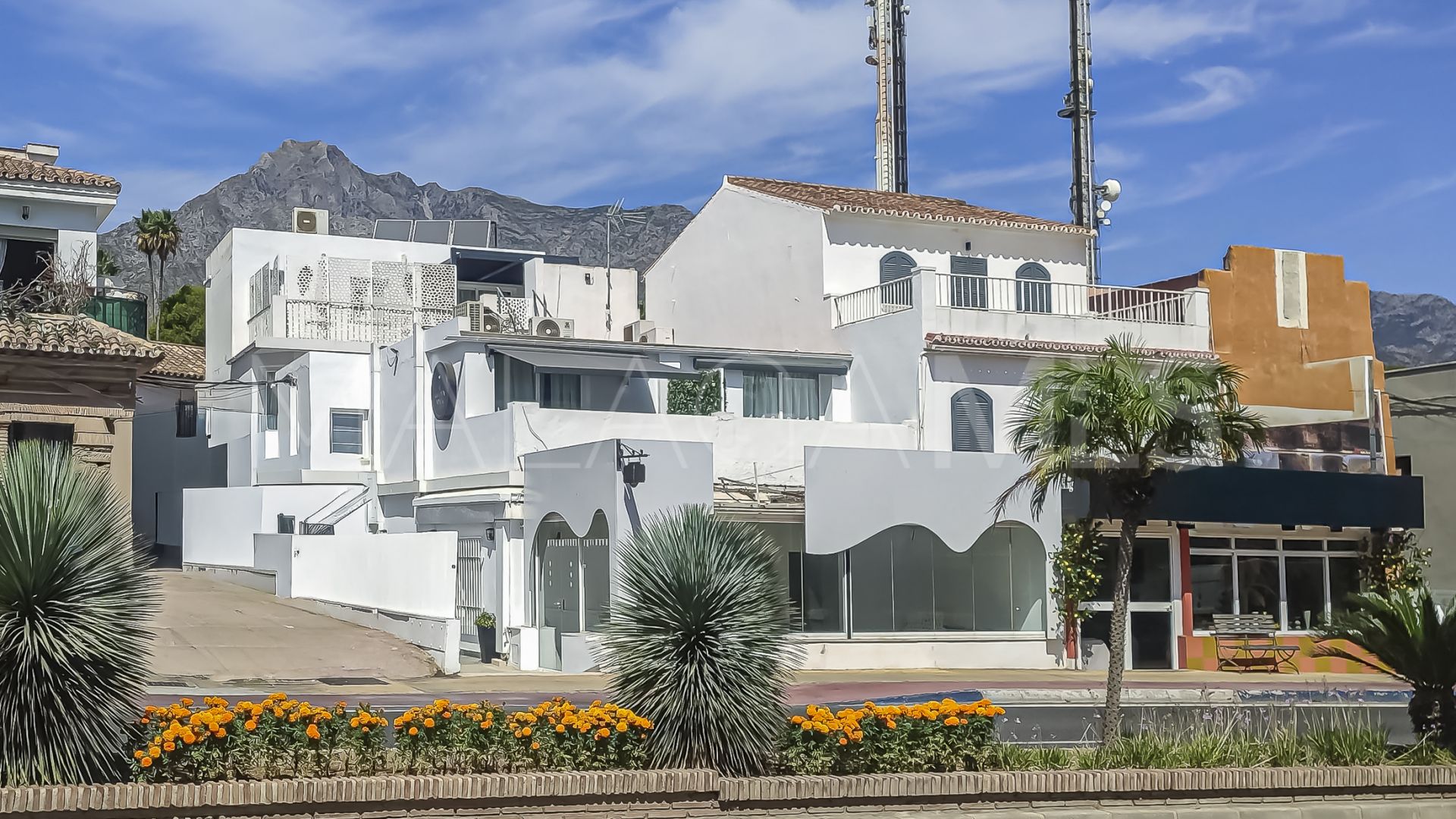 Hotel for sale in Marbella Goldene Meile