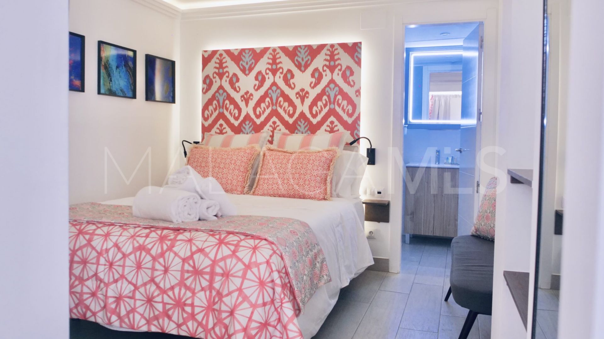 Hotel for sale in Marbella Goldene Meile