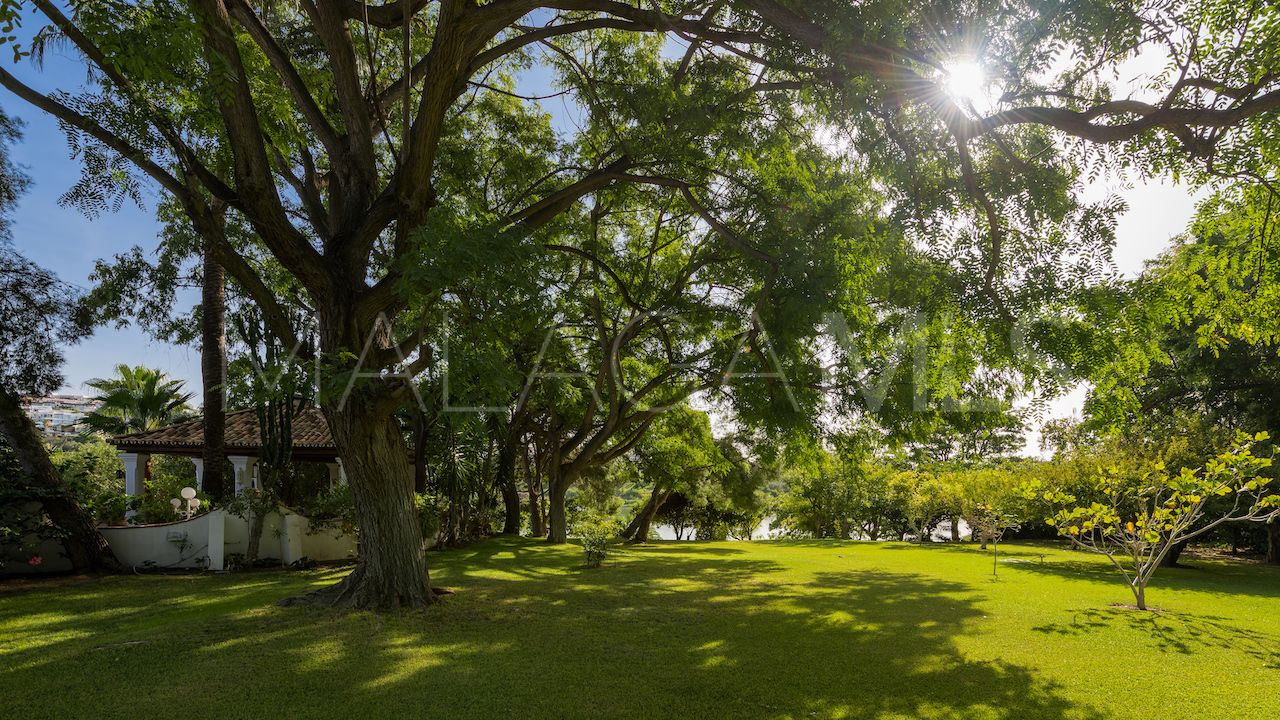 Villa for sale in Benahavis