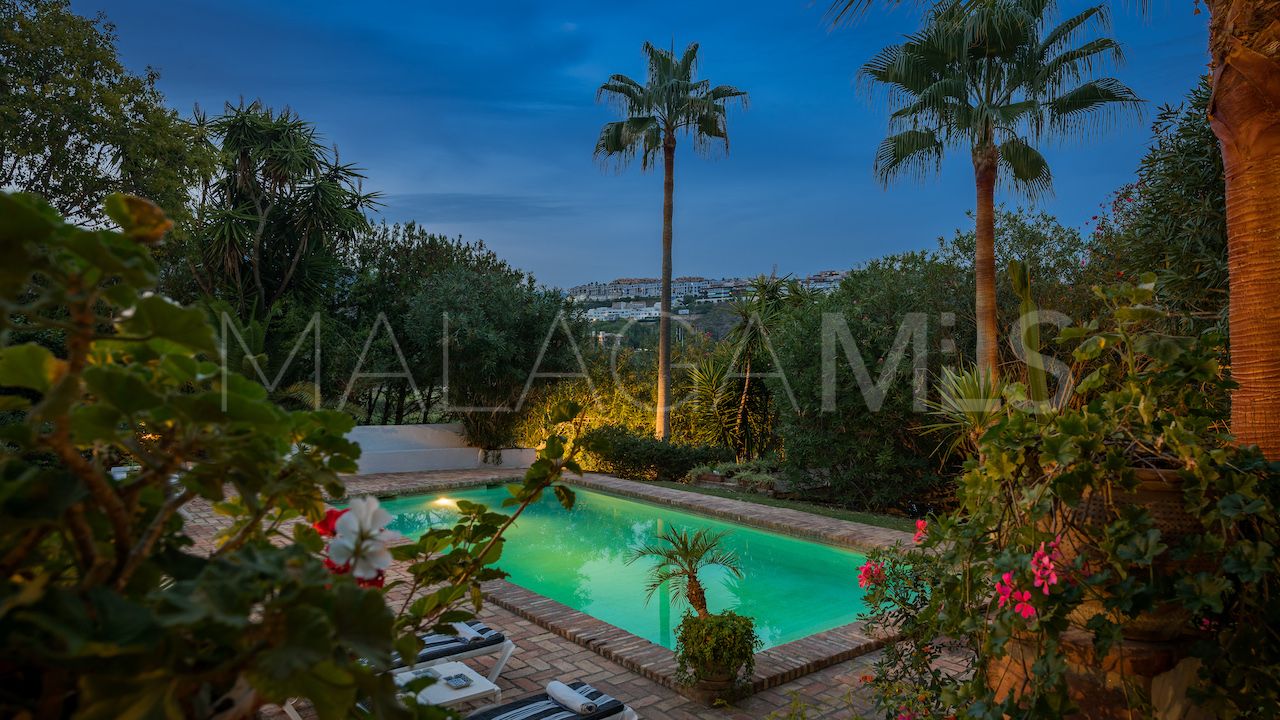 Villa for sale in Benahavis
