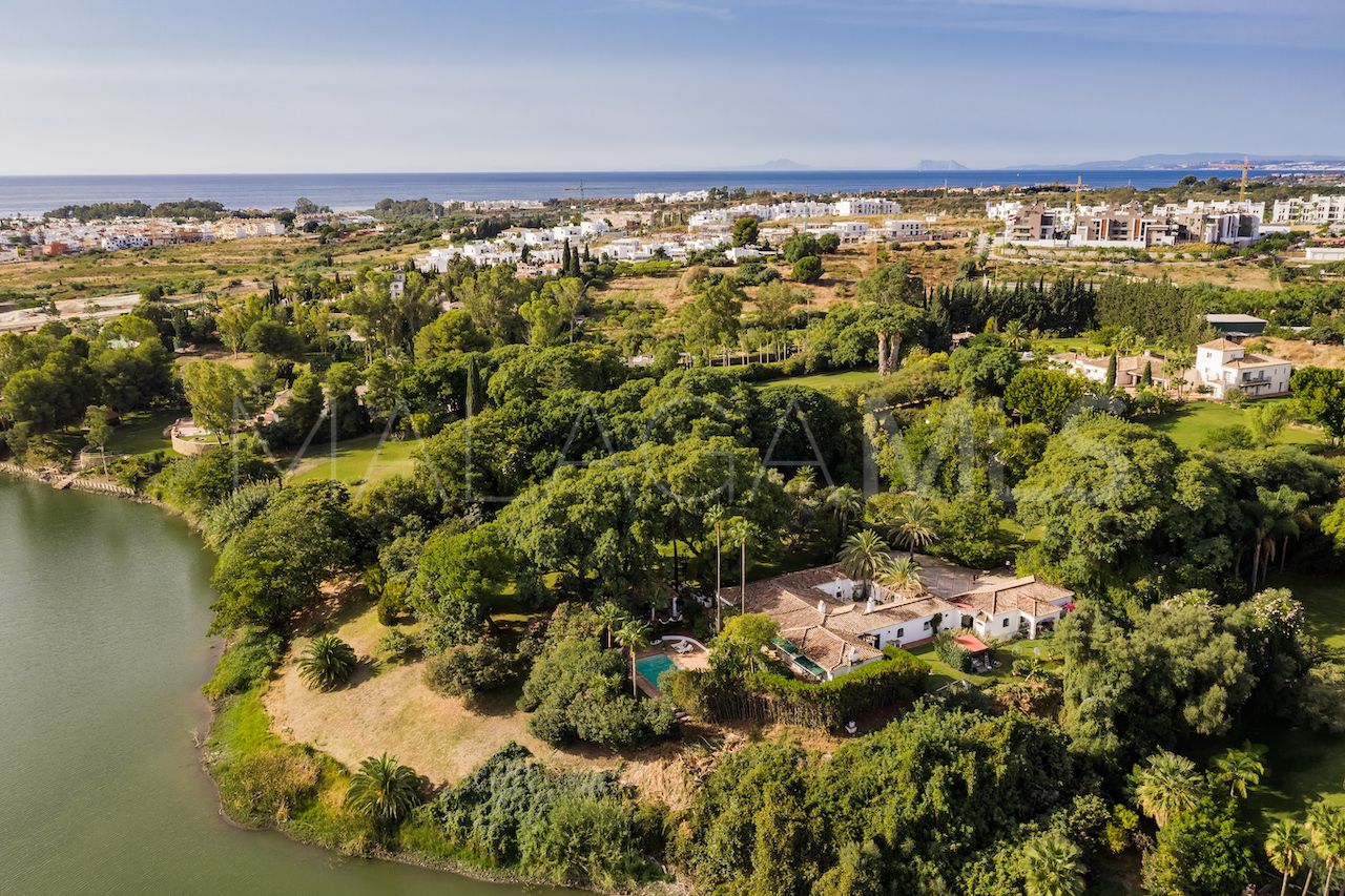 Villa for sale in Benahavis