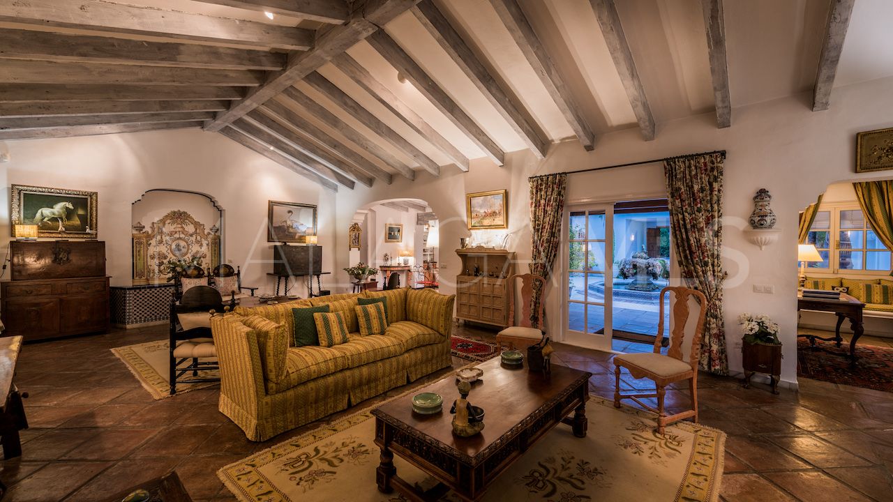 Villa for sale in Benahavis