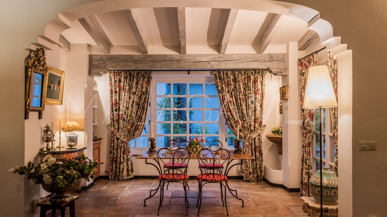 Villa for sale in Benahavis