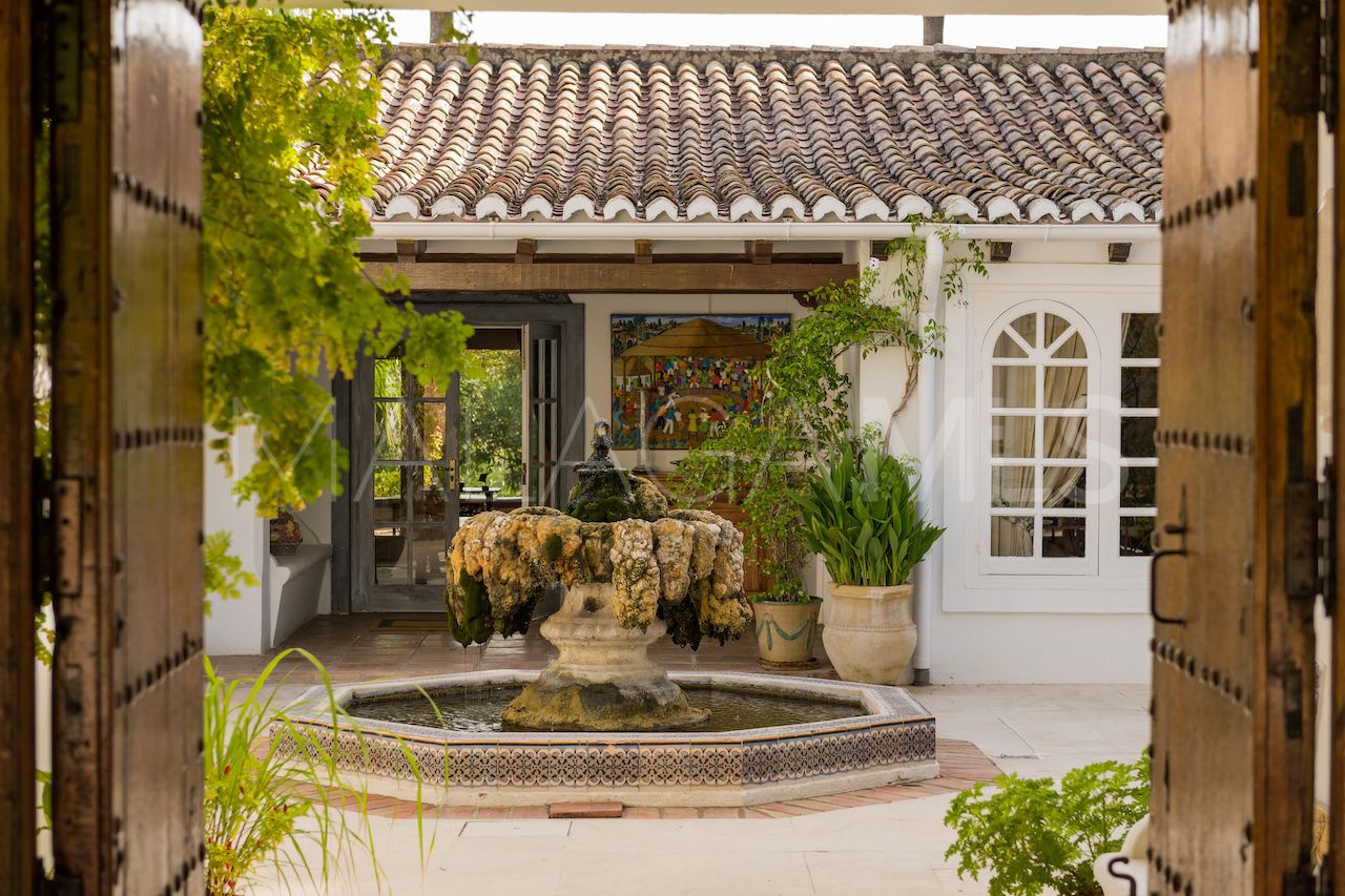 Villa for sale in Benahavis